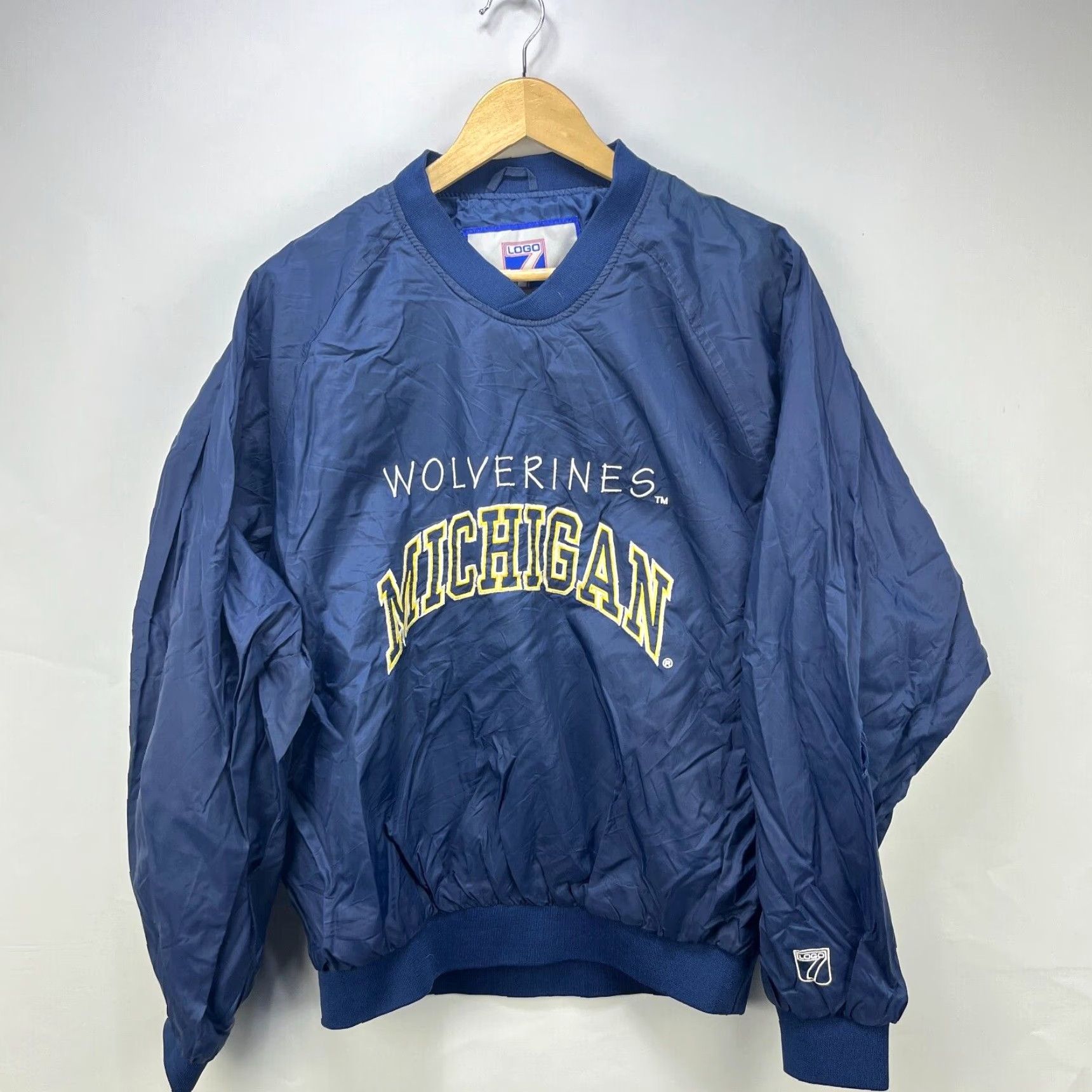 Logo 7 VINTAGE 90s Michigan Wolverines Logo 7 Pullover Windbreaker Jacket M Blue Mens Windbreaker 90s Logo 7 Pullover Jacket Michigan Wolverines Size US M / EU 48-50 / 2 - 2 Thumbnail