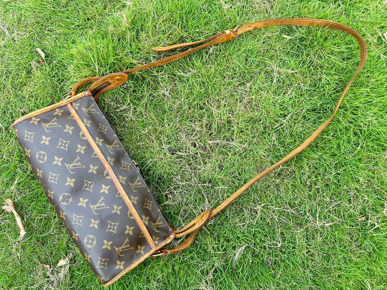 Louis Vuitton Authentic Louis Vuitton Monogram Popincourt Shoulder Bag Size ONE SIZE - 1 Thumbnail