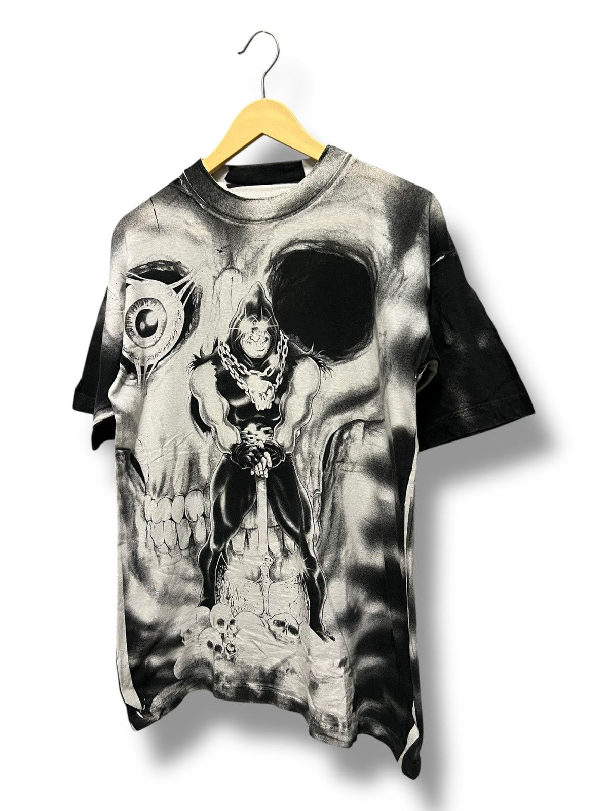 Anime VINTAGE 90s EXECUTIONER SKULL OVERPRINT T SHIRT Size US M / EU 48-50 / 2 - 6 Thumbnail