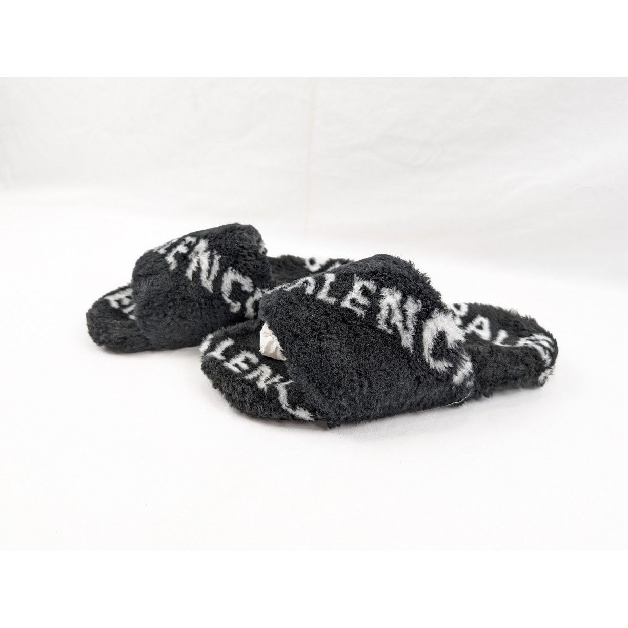 Balenciaga o1rshd1 Q:3 / Allover Logo Furry Slide in Black/White Size US 8 / EU 41 - 16 Thumbnail