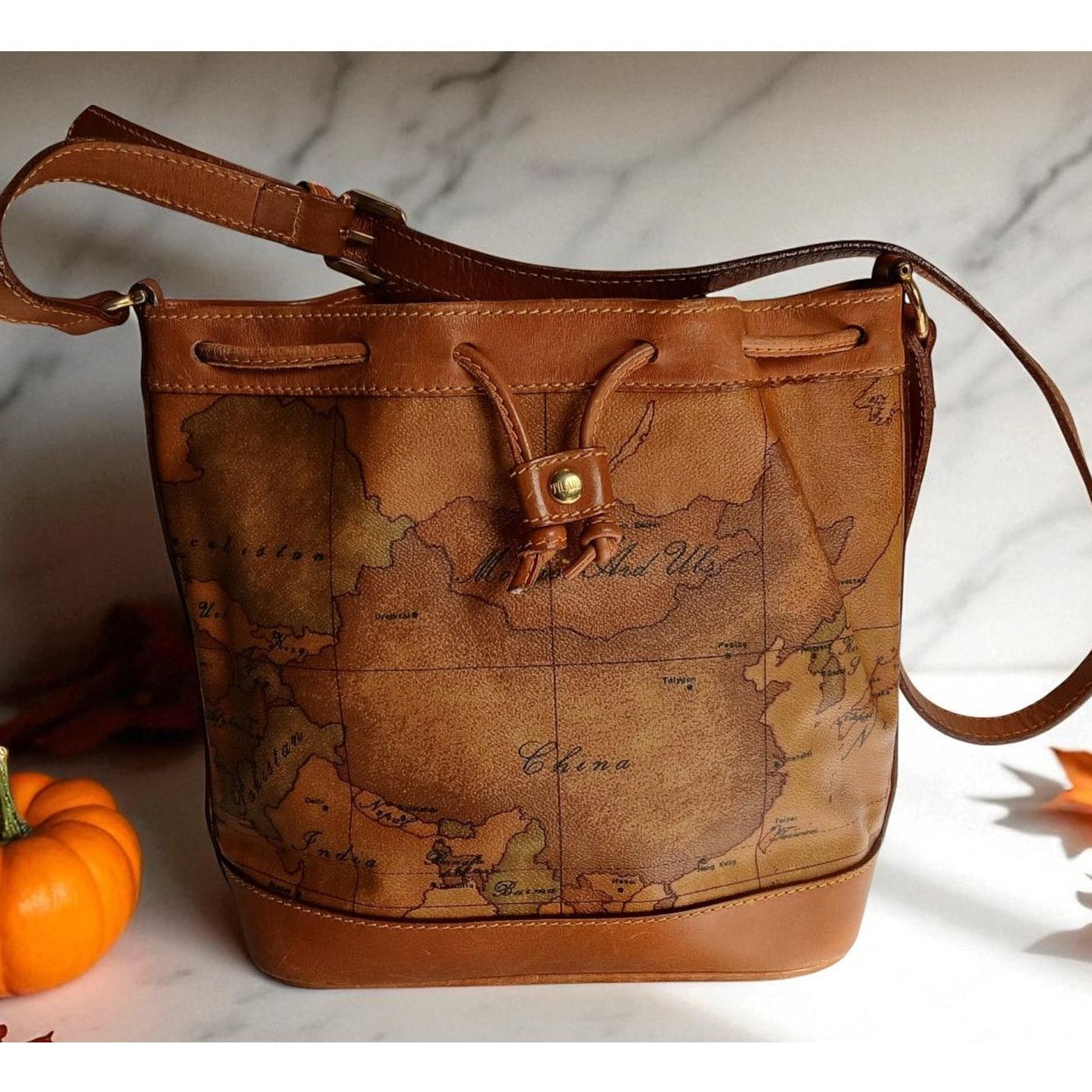 Alviero Martini Authentic Alviero Martini Classe World Map Bucket Bag Size ONE SIZE - 1 Thumbnail