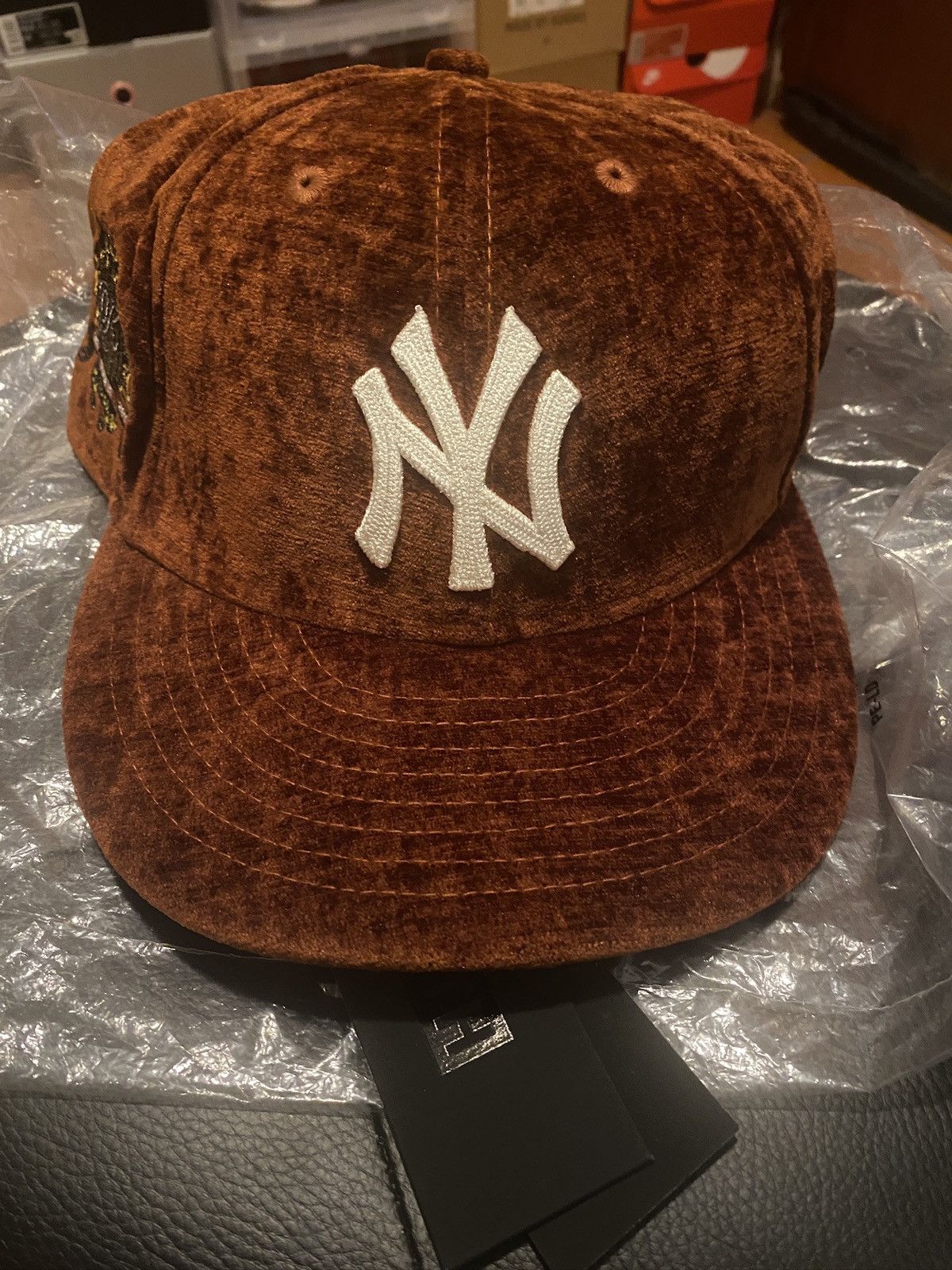 Kith Kith x New Era NY Yankees Chenille Chainstitch 59Fifty Hat Size ONE SIZE - 1 Thumbnail
