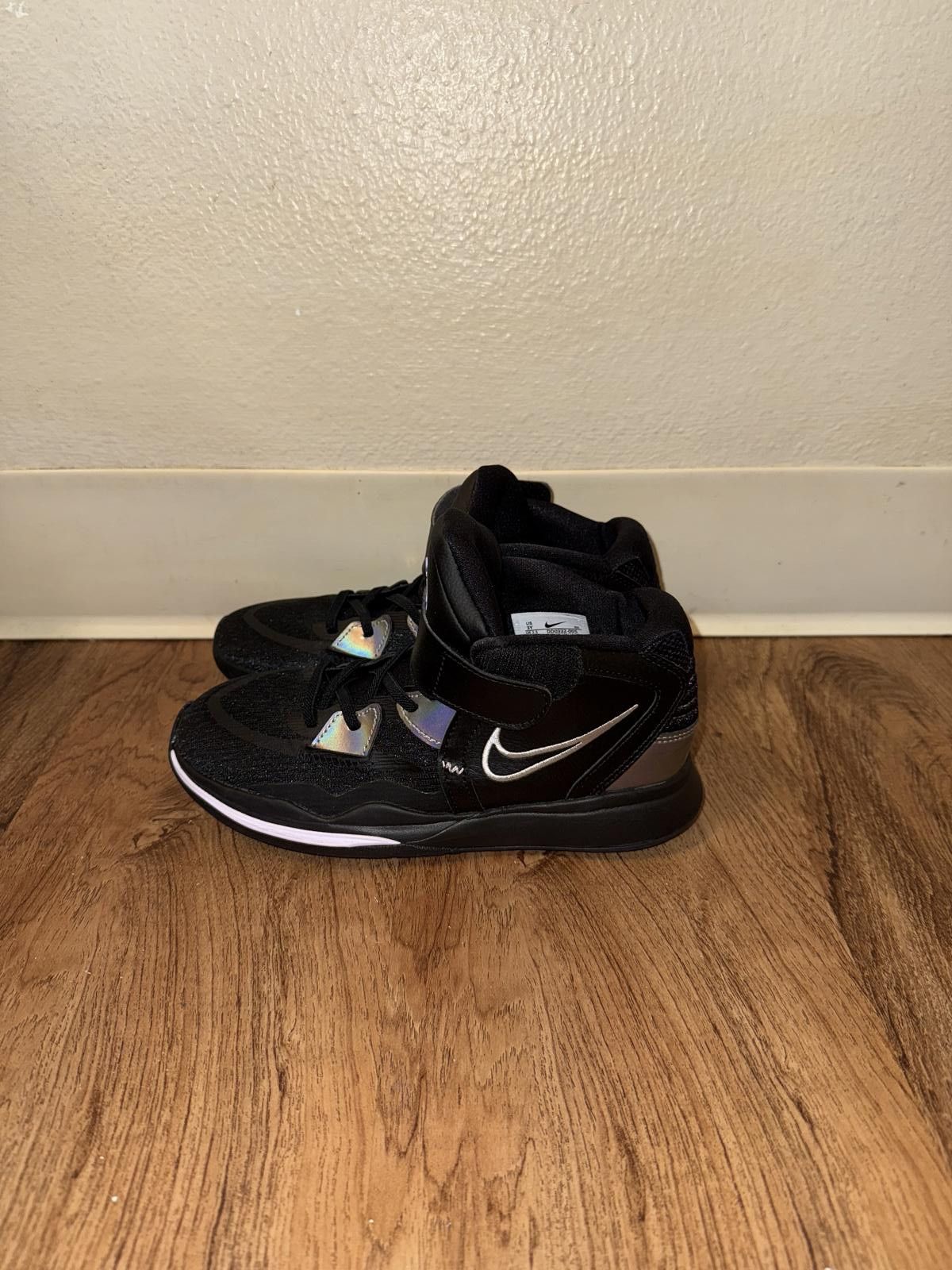 Nike Nike Kyrie Infinity Black Metallic Silver (PS) Size US 5 / EU 37 - 4 Thumbnail