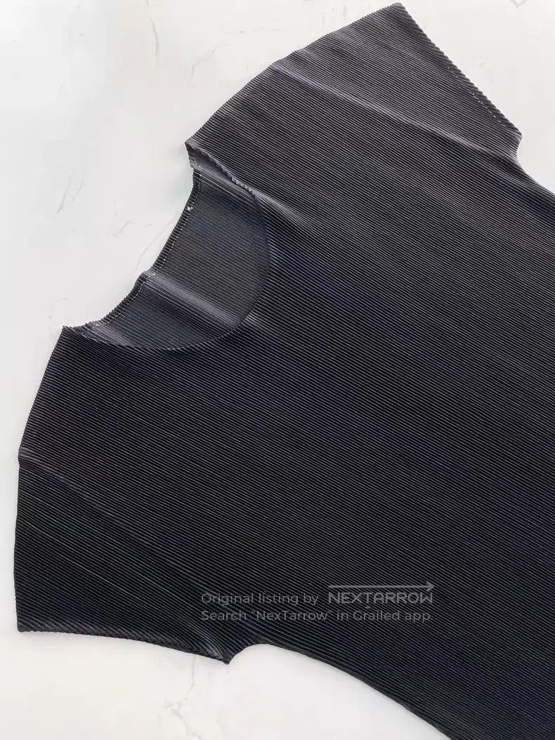 Issey Miyake Issey Miyake Pleated Short Sleeve T-Shirt Size S / US 4 / IT 40 - 3 Thumbnail