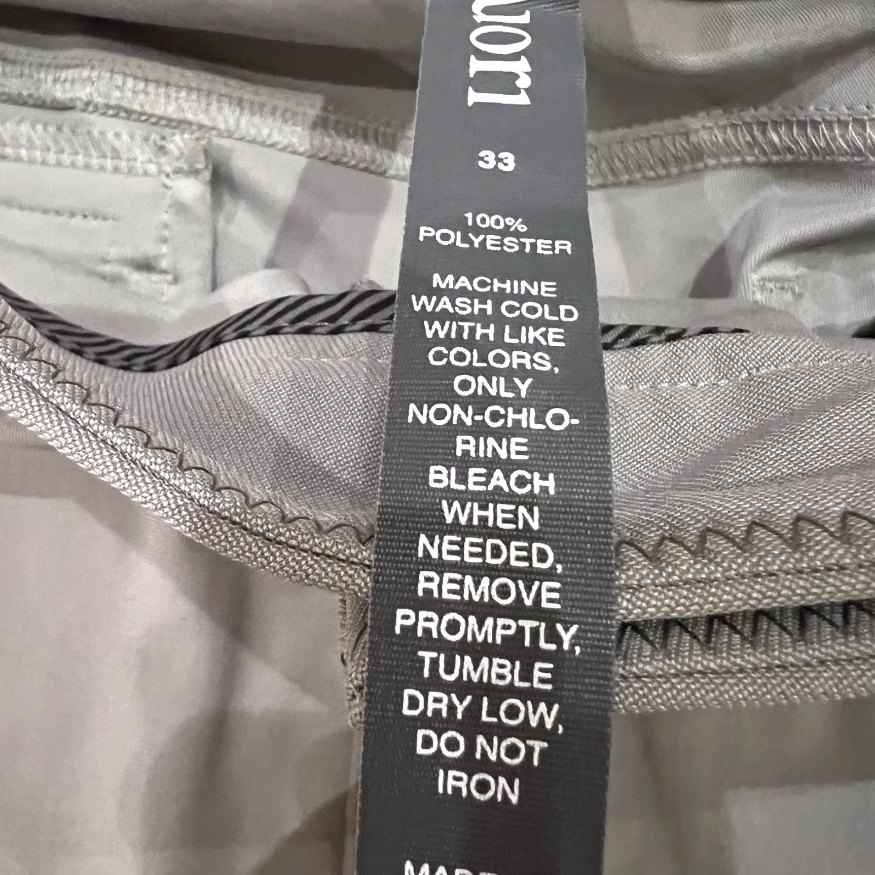 Vuori VUORI Meta Pant Men Size 33x31 Chino Slim Tapered 5-Pocket Beige Logo Casual Work Size US 33 - 3 Thumbnail