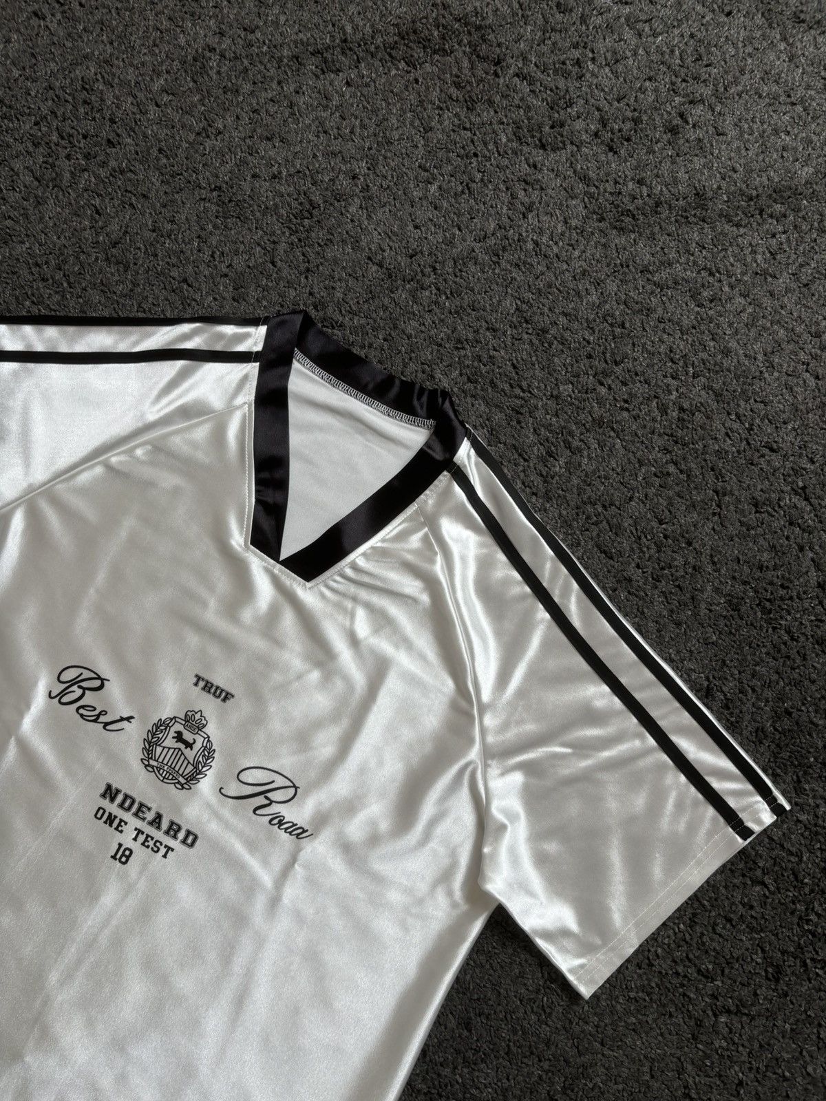 Vintage Vintage white unisex satin football jersey old money v neck Size US M / EU 48-50 / 2 - 2 Thumbnail