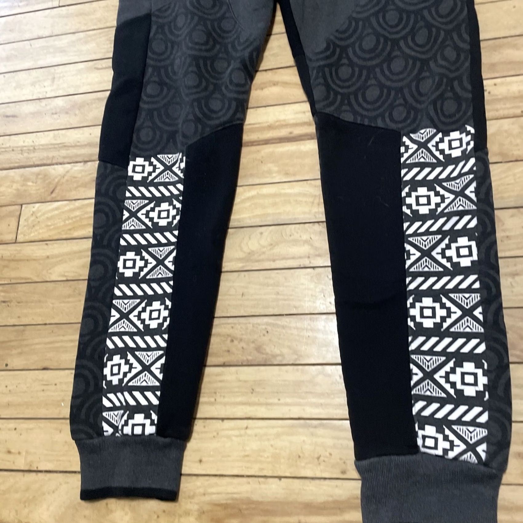 Vintage VINTAGE Fashion Wear Aztec Sweat Pants Men L Black White Tribal Drawstring Taper Joggers Size US 33 - 4 Thumbnail