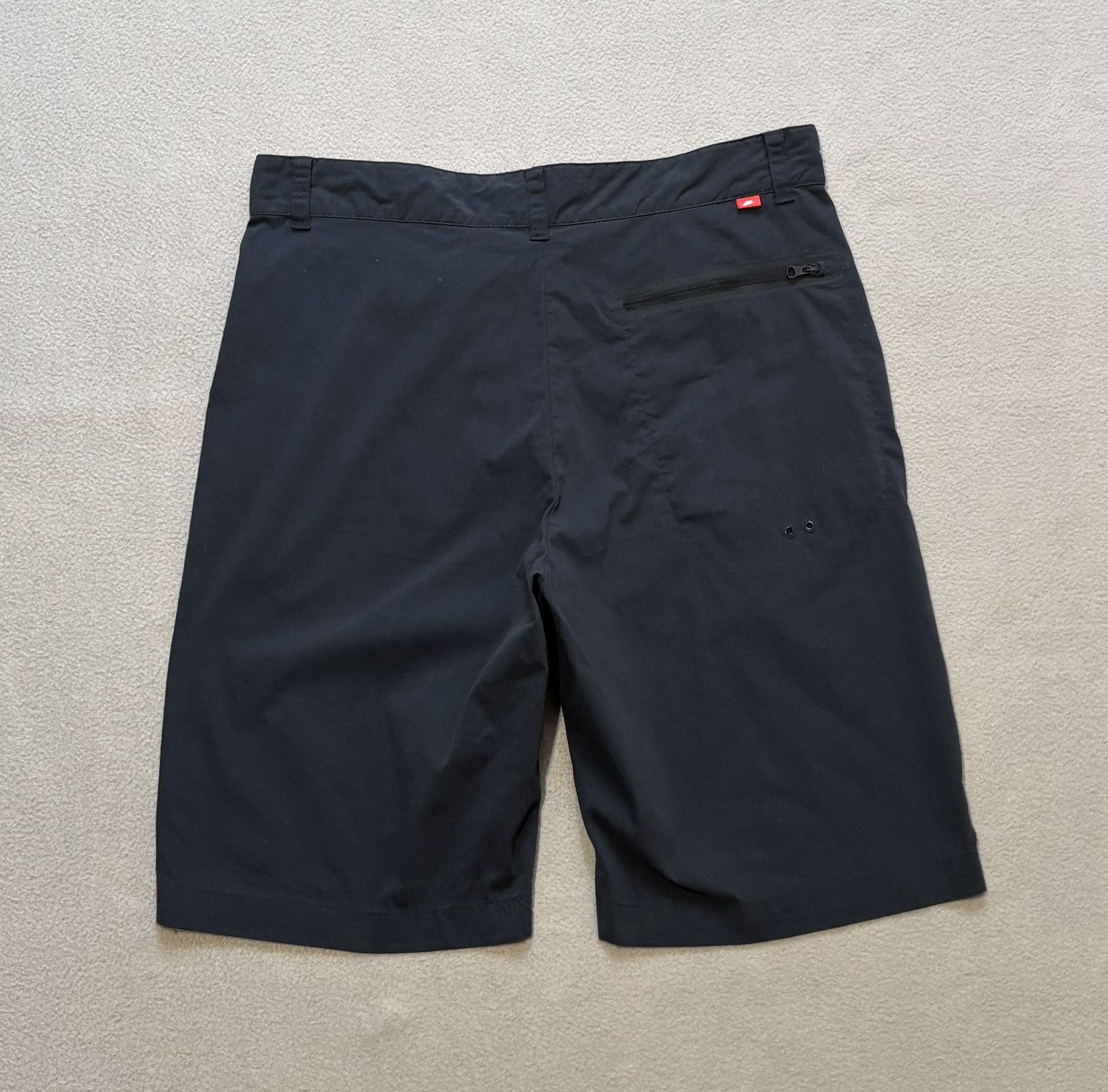 Nike Nike Black shorts Medium Size US 33 - 8 Thumbnail