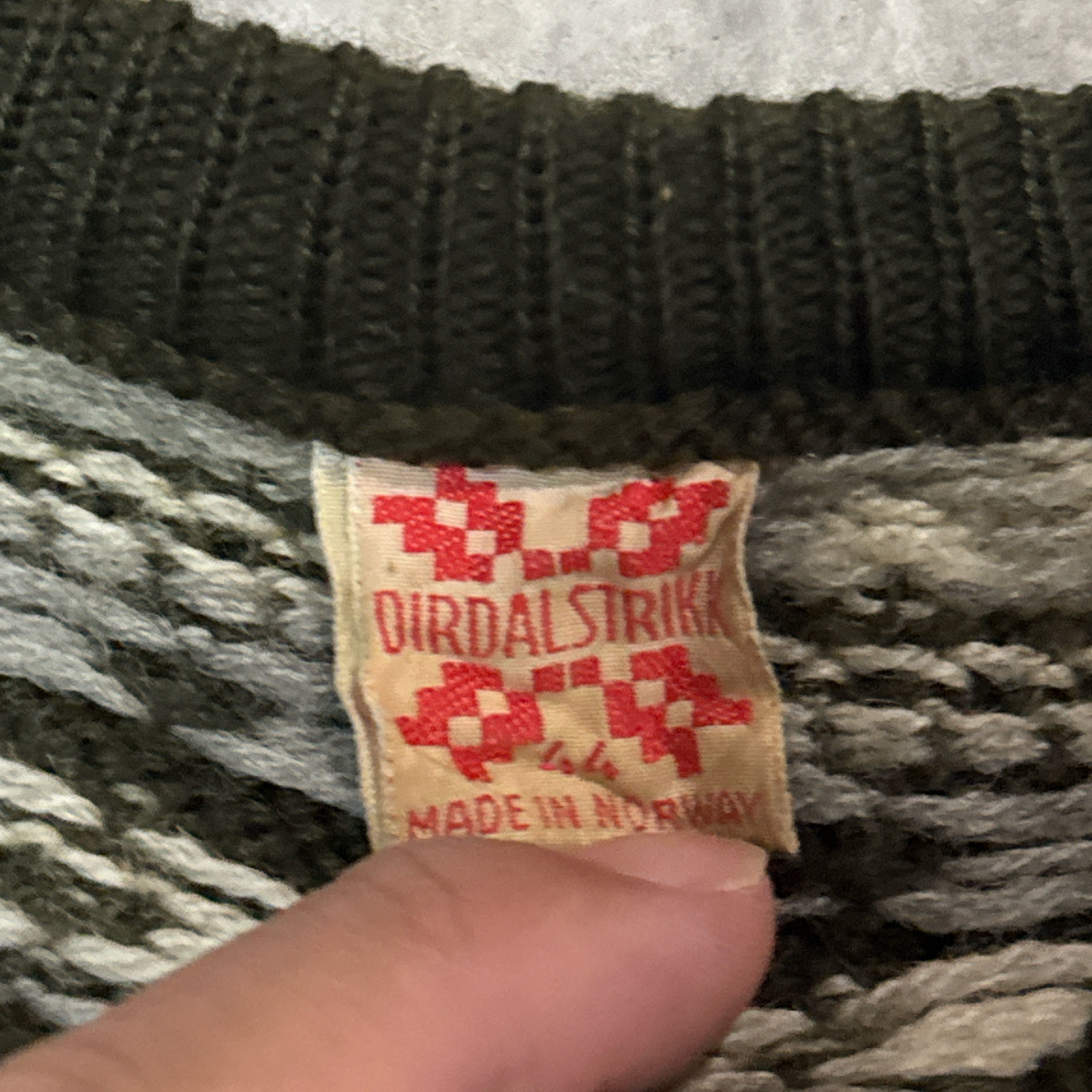 Other Vintage 80s Norwegian wool sweater Size US M / EU 48-50 / 2 - 4 Thumbnail