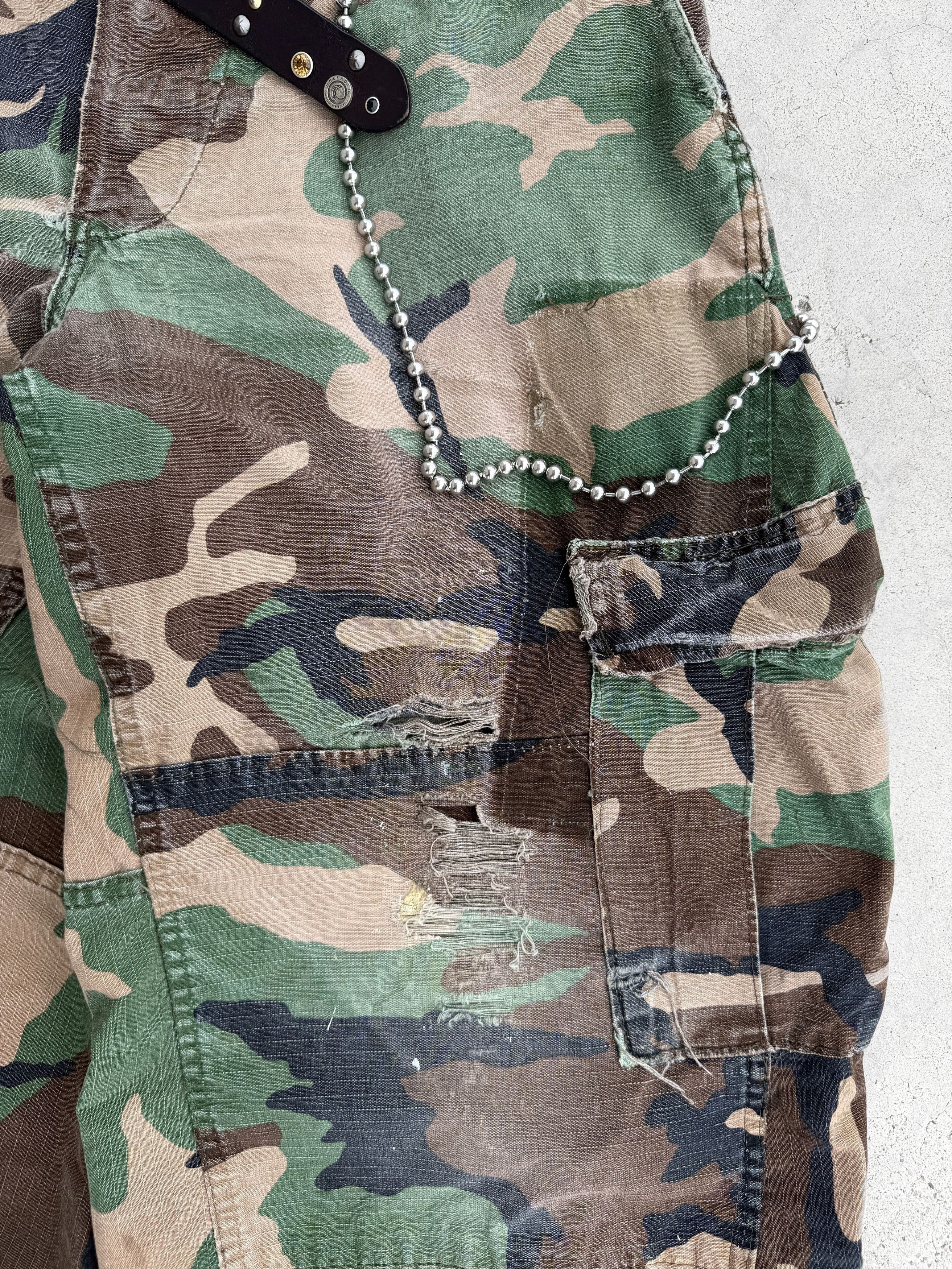 Vintage 1990 FADED VINTAGE CAMO CARGO SHORTS Size US 33 - 17 Thumbnail