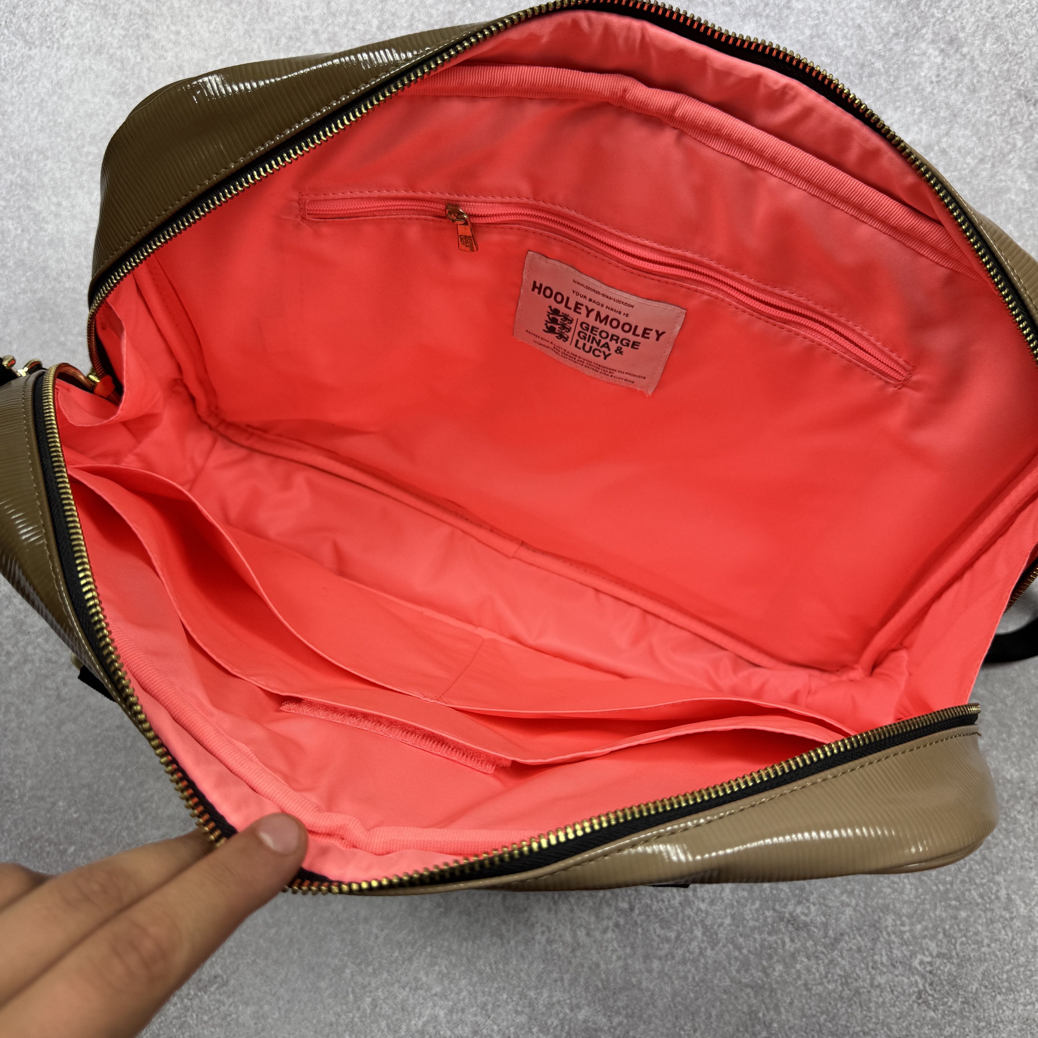 Designer × George Gina & Lucy NEW GEORGE GINA & LUCY HOOLEYMOOLEY GLOSS HANDLE BAG Size ONE SIZE - 11 Thumbnail
