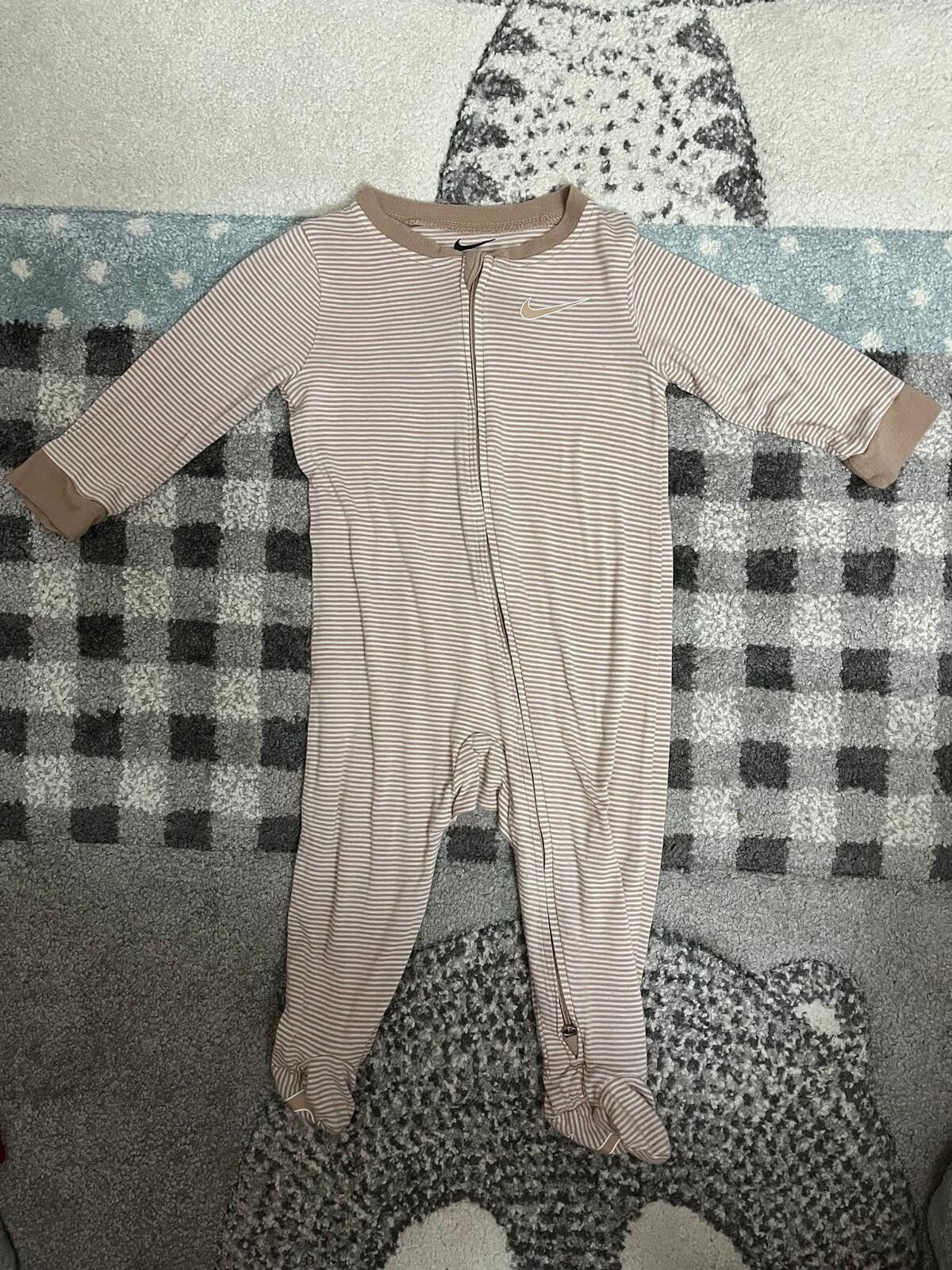 Nike Nike Baby Bamboo Footed Sleeper 9M Zip Onesie Soft Stretch Size ONE SIZE - 2 Thumbnail