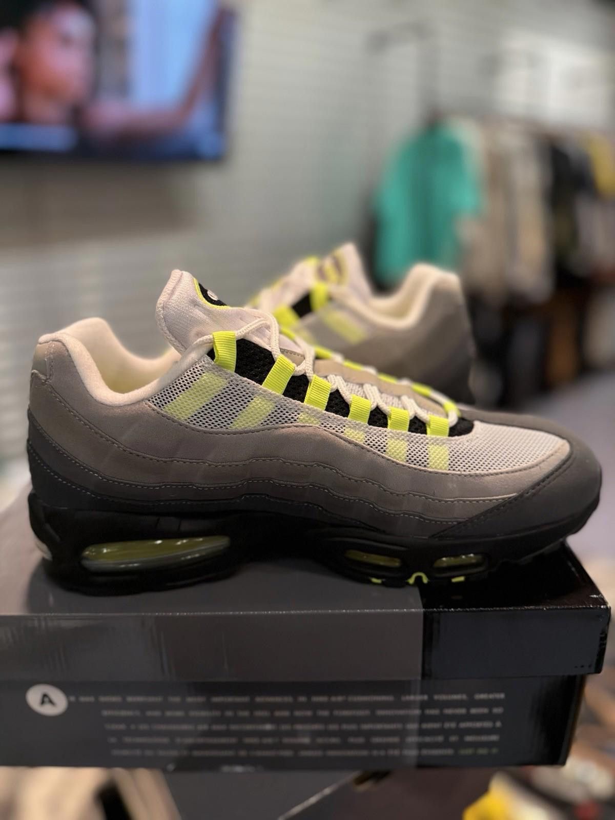 Nike Size 12 - Nike Air Max 95 OG 2025/2026 Neon (HM4740 001) Size US 12 / EU 45 - 5 Thumbnail