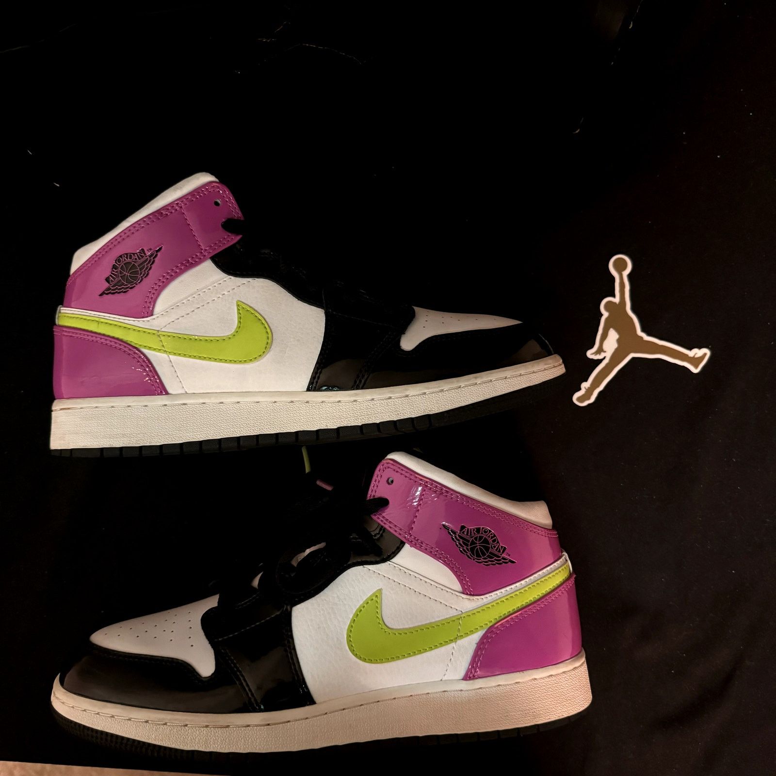 Jordan Brand × Nike Size 7 - Nike Air Jordan 1 Mid SE GS Cyber Active Fuchsia Size US 7 / EU 40 - 2 Thumbnail