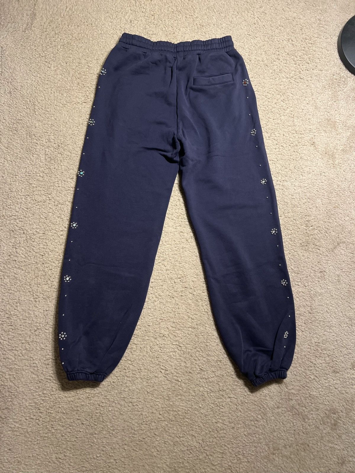 HMDD Happy Memories Don’t Die FLOWER STUDDED SCRUNCH SWEAT Medium Size US 34 / EU 50 - 10 Thumbnail