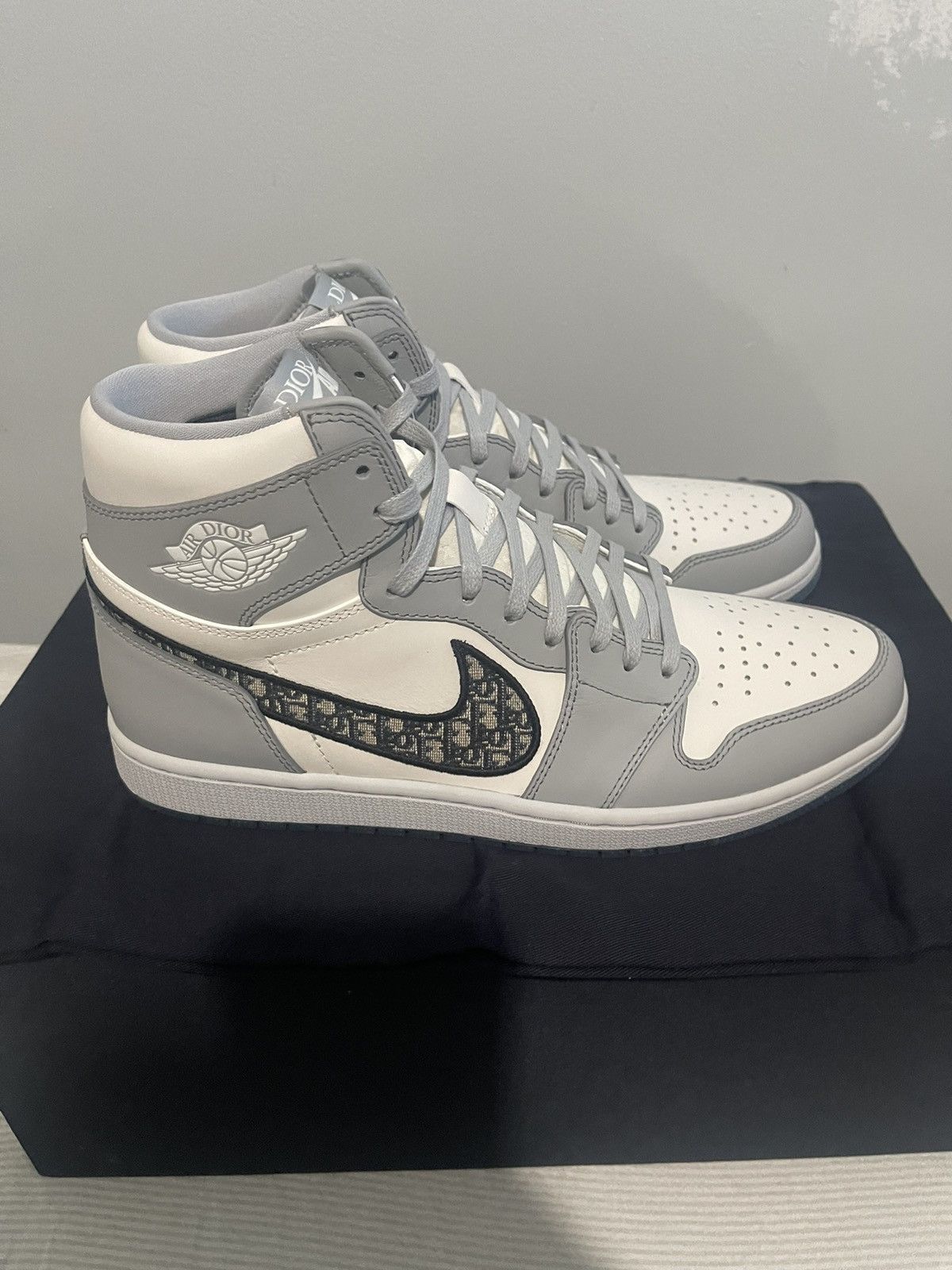 Dior × Jordan Brand Air Jordan 1 Dior High Size US 11 / EU 44 - 3 Thumbnail