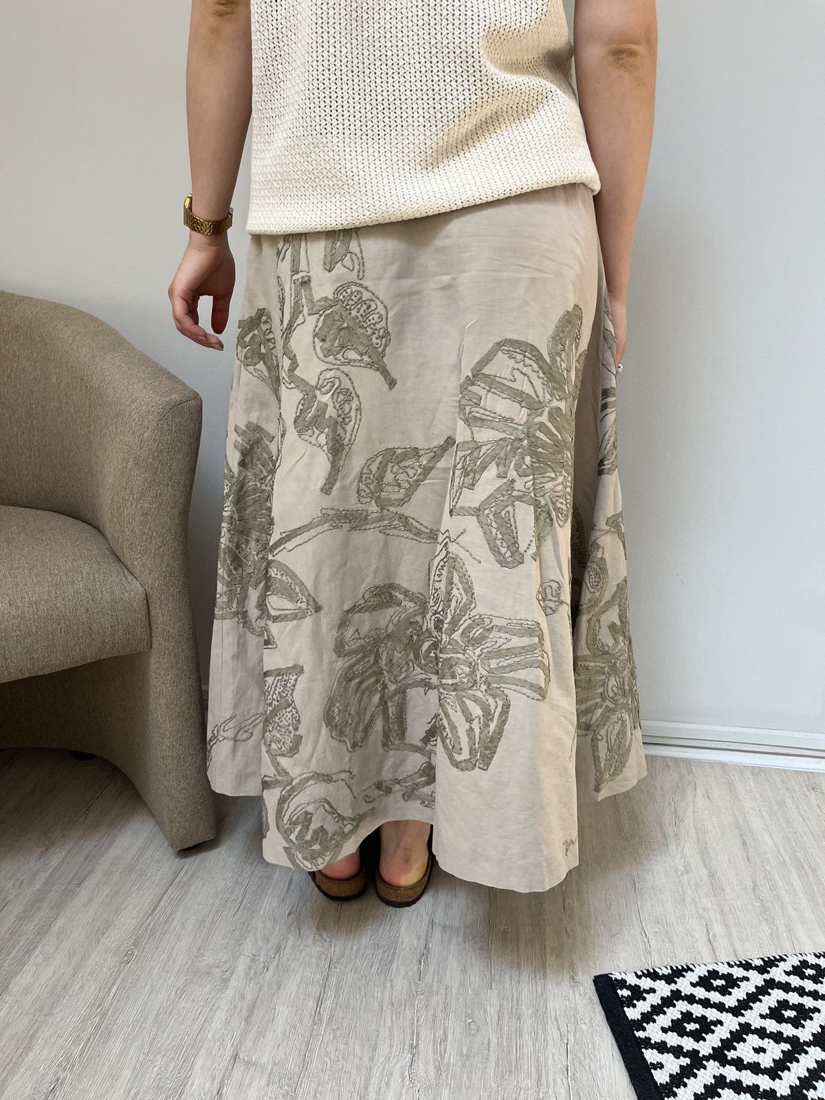 Dries Van Noten DRIES VAN NOTEN Embroidered flowers linen skirt 00s vintage Size 26" / US 2 / IT 38 - 2 Thumbnail