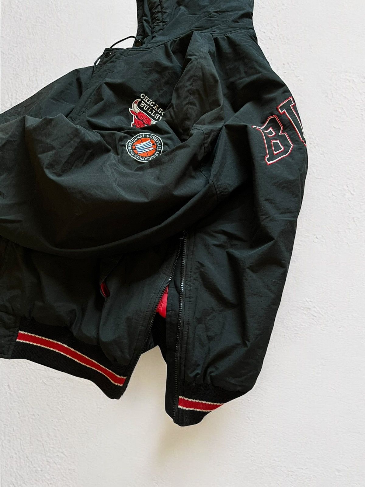 NBA × Starter CHICAGO BULLS VINTAGE HOODED JACKET NBA STARTER BOMBER Size US L / EU 52-54 / 3 - 12 Thumbnail