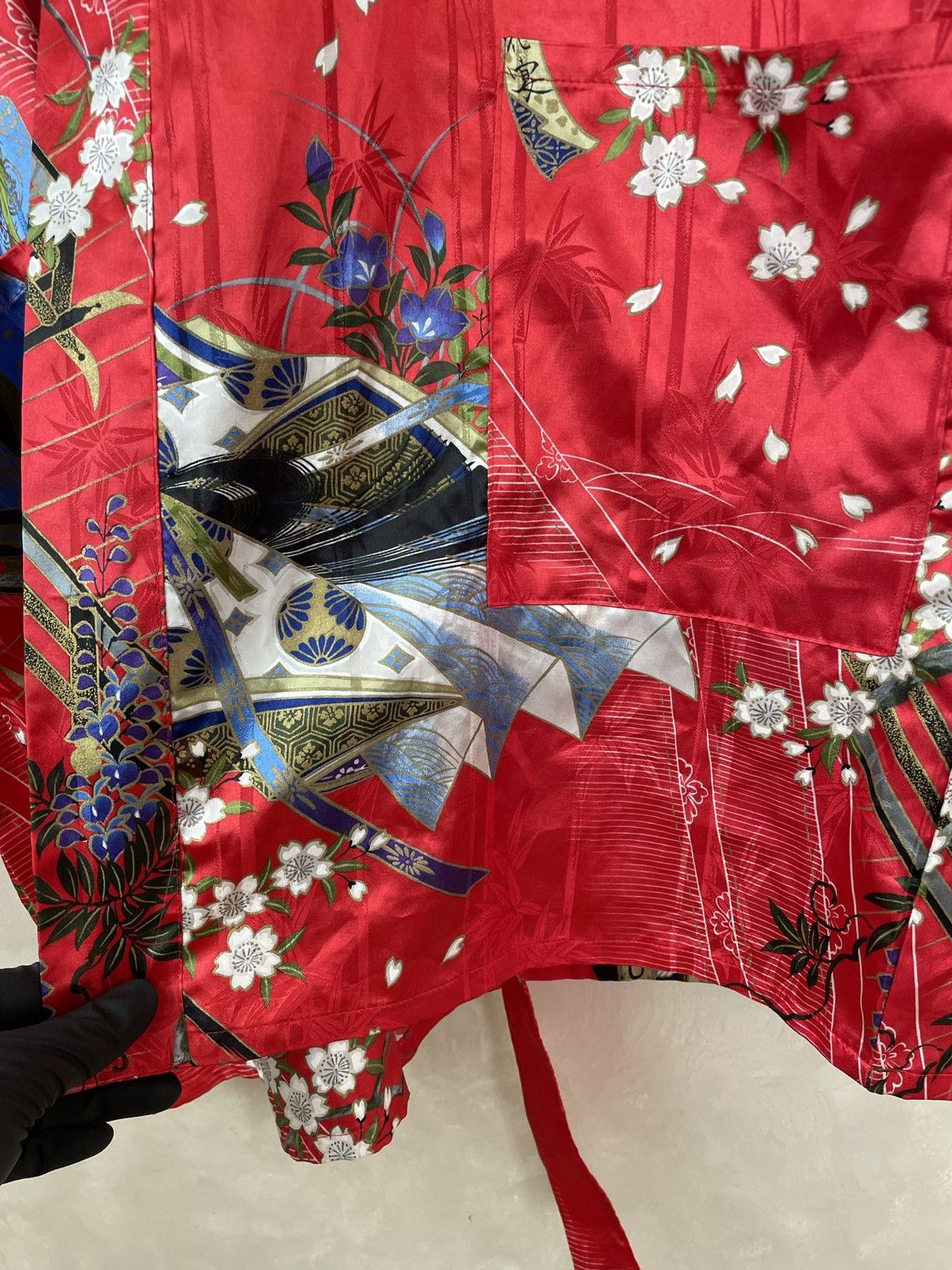 Japanese Brand Rare Red Kimono Robe Made in Japan – Floral & Samurai Design Size M / US 6-8 / IT 42-44 - 5 Thumbnail