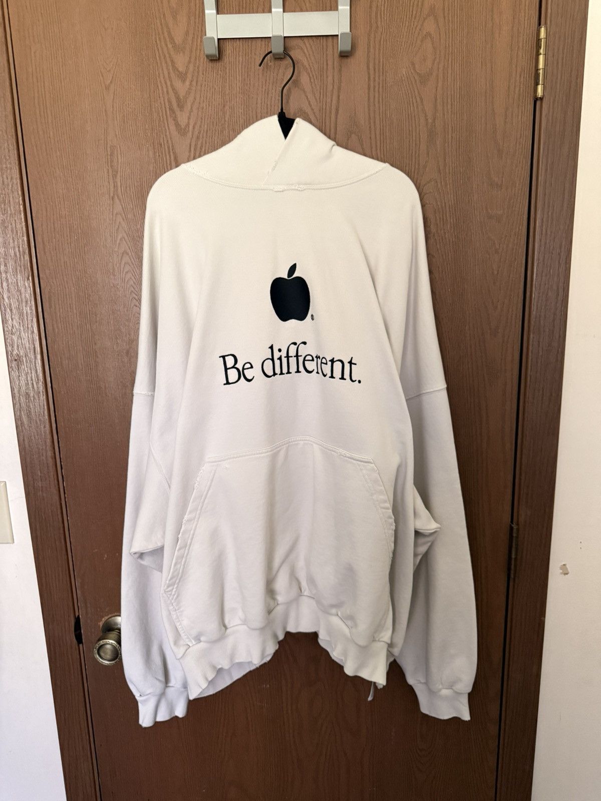 Balenciaga FW22 Be Different Large Fit Hoodie Size US M / EU 48-50 / 2 - 1 Thumbnail