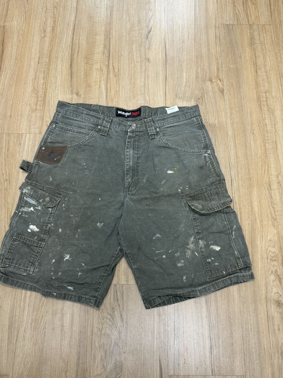 image of Vintage Wranglers Riggs Workwear Short Cargo Pants in Green, Men's (Size 34)