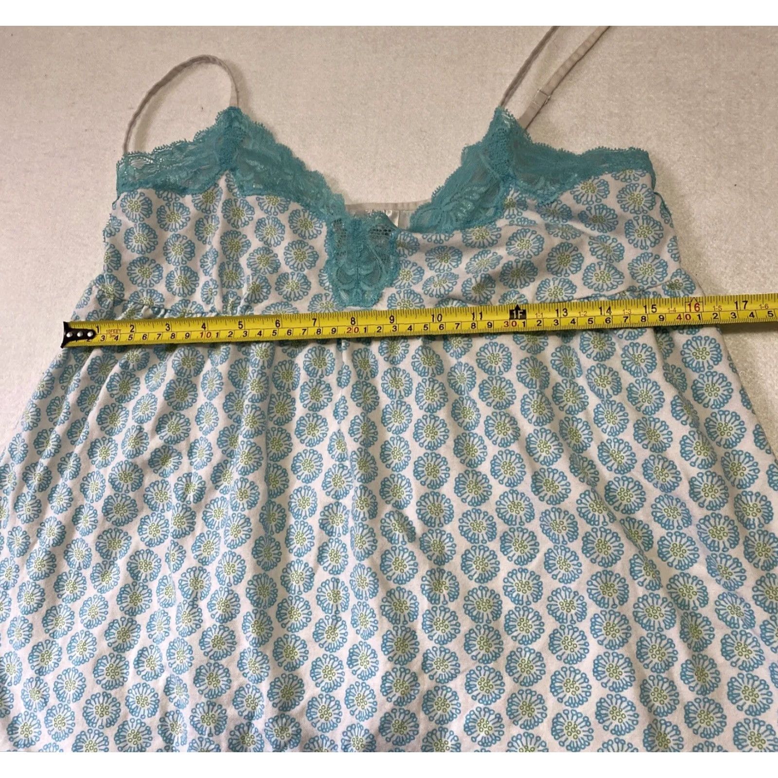Vintage La Senza Shirt Tank Top Women’s Size L Green Spaghetti Straps V-Neck Sleeveless Casual Basic Nylon Spandex - Women Size L / US 10 / IT 46 - 5 Thumbnail