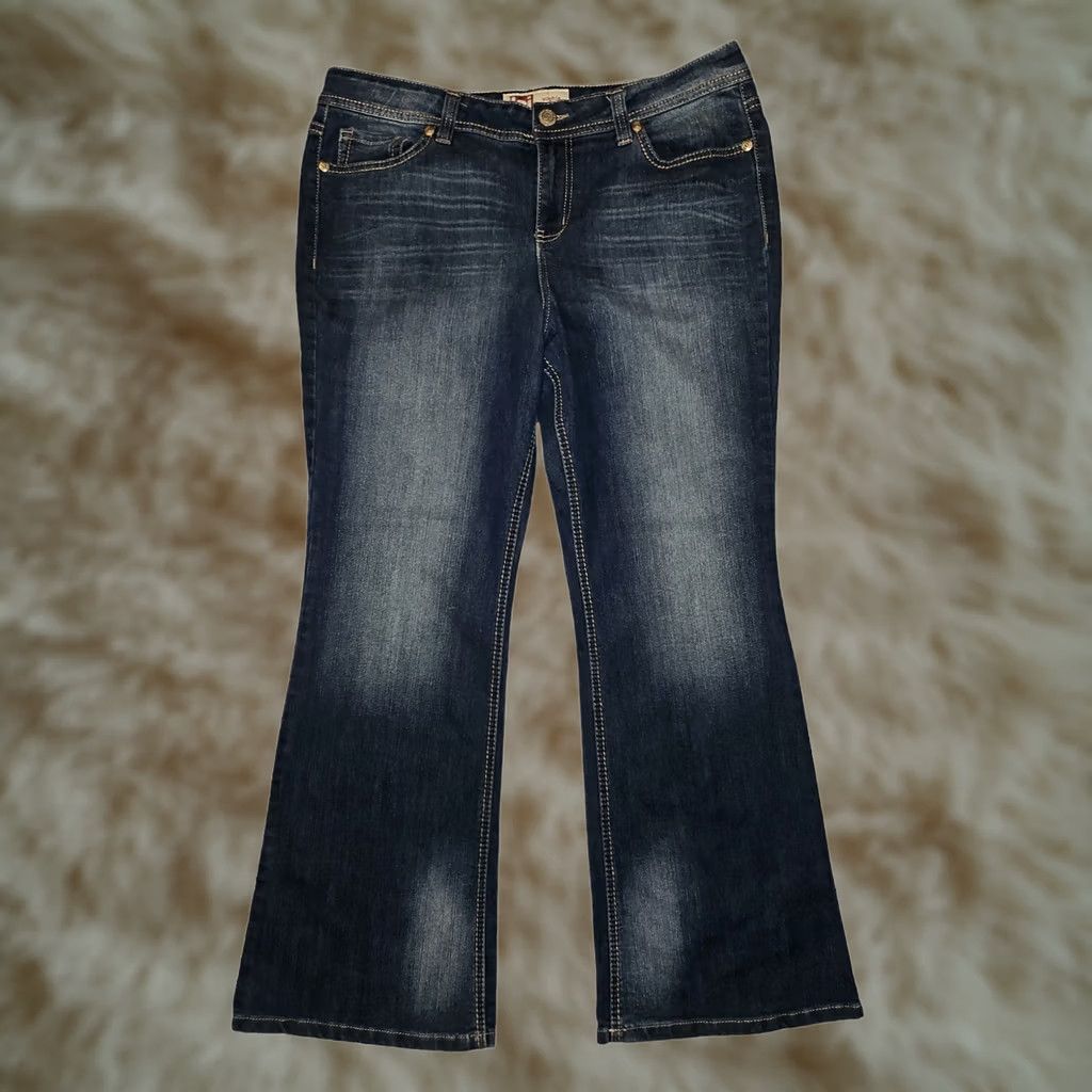 Vintage VINTAGE LEI Sophia Hipster Flare Jeans Women's 17 Short Blue Denim Embroidered Casual Size 38" / US 16 / IT 52 - 1 Thumbnail