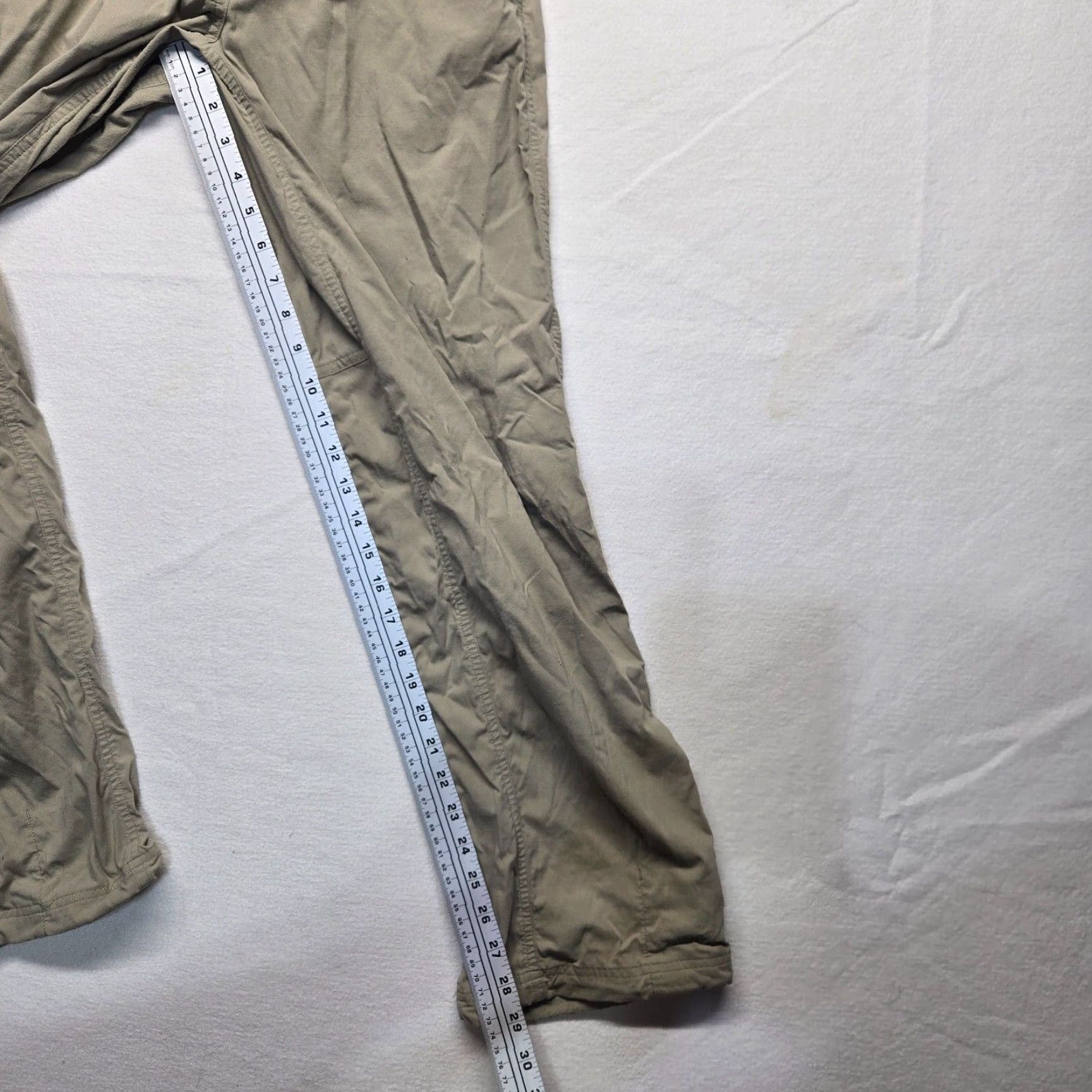 Vintage L.L. Bean Women's Nylon Capri Pants Hiking Fishing Windbreaker Fall Spring Summer Size 8 Khaki Size 30" / US 8 / IT 44 - 6 Thumbnail
