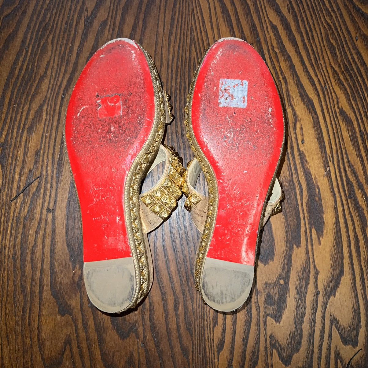 Christian Louboutin Christian Louboutin Myriadiam flat sandals in a gold Size US 9 / IT 39 - 6 Thumbnail
