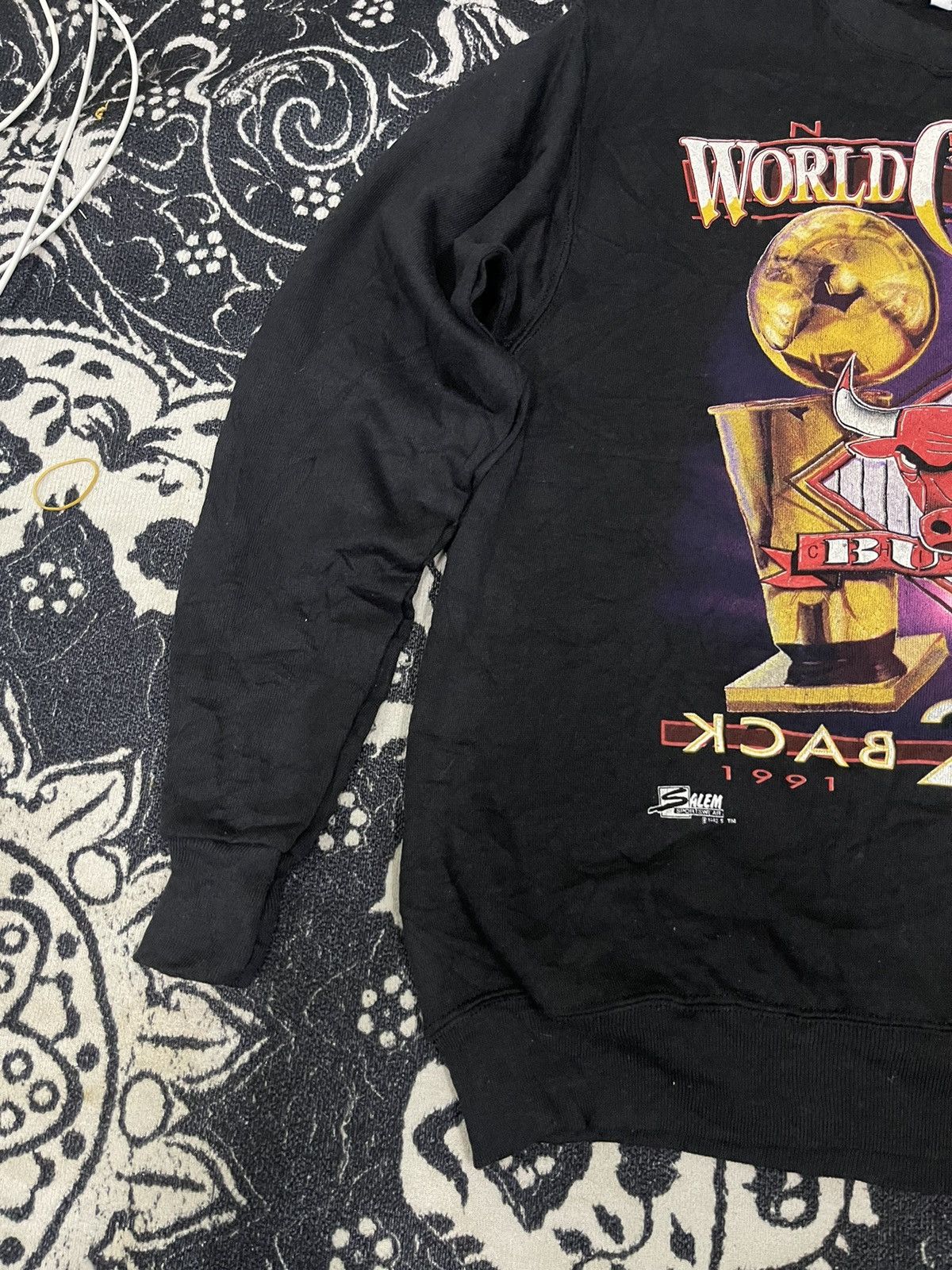 NBA 1991/1992 BACK TO BACK CHAMPION CHICAGO BULLS SWEATSHIRT Size US M / EU 48-50 / 2 - 3 Thumbnail