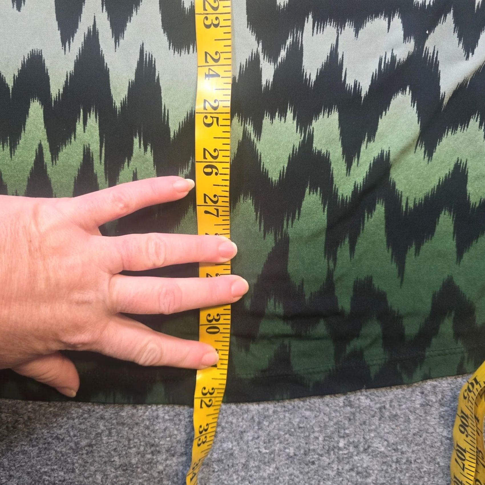 Vintage Susan Graver Top Women 2X Black Green Ikat Stretchy V-Neck Casual Career Shirt Womens Size XXL / US 16-18 / IT 52-54 - 6 Thumbnail