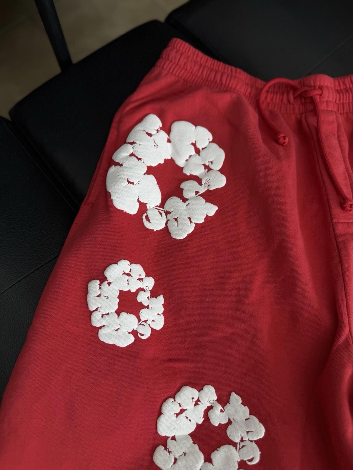 DENIM TEARS Denim Tears Cotton Wreath Shorts Red |BRAND NEW (Large) Size US 34 / EU 50 - 5 Thumbnail
