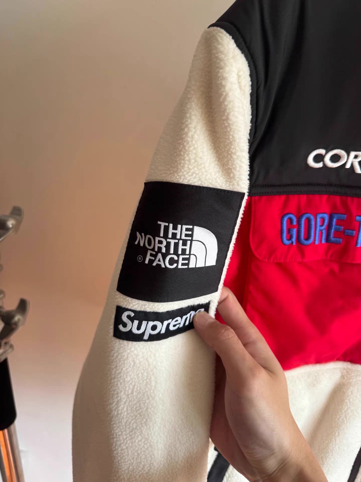 Supreme Supreme x The North Face red and white fleece jacket Q17 Size US M / EU 48-50 / 2 - 3 Thumbnail