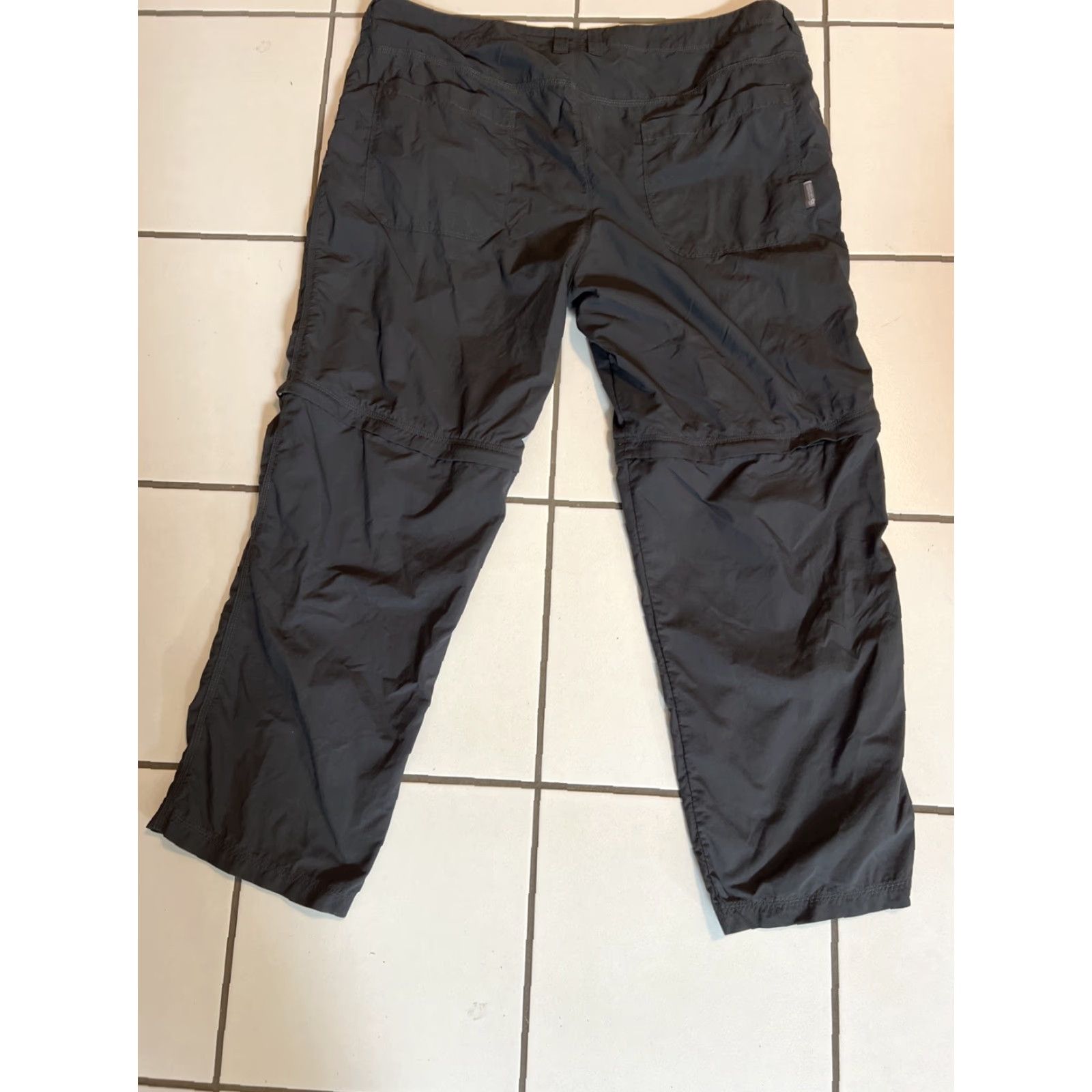 Mountain Hardwear VINTAGE Mountain Hardwear Pants Mens 42 Cargo Convertible Straight Leg Outdoor Hiking Size US 42 / EU 58 - 2 Thumbnail