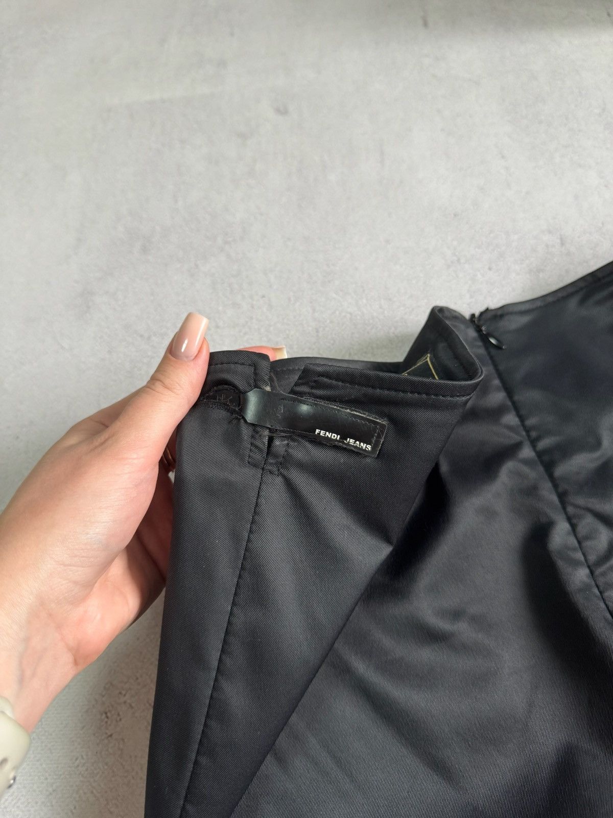 Fendi VINTAGE FENDI ROMA SKIRT BLACK RARE LUXURY Size 32" / US 10 / IT 46 - 4 Thumbnail
