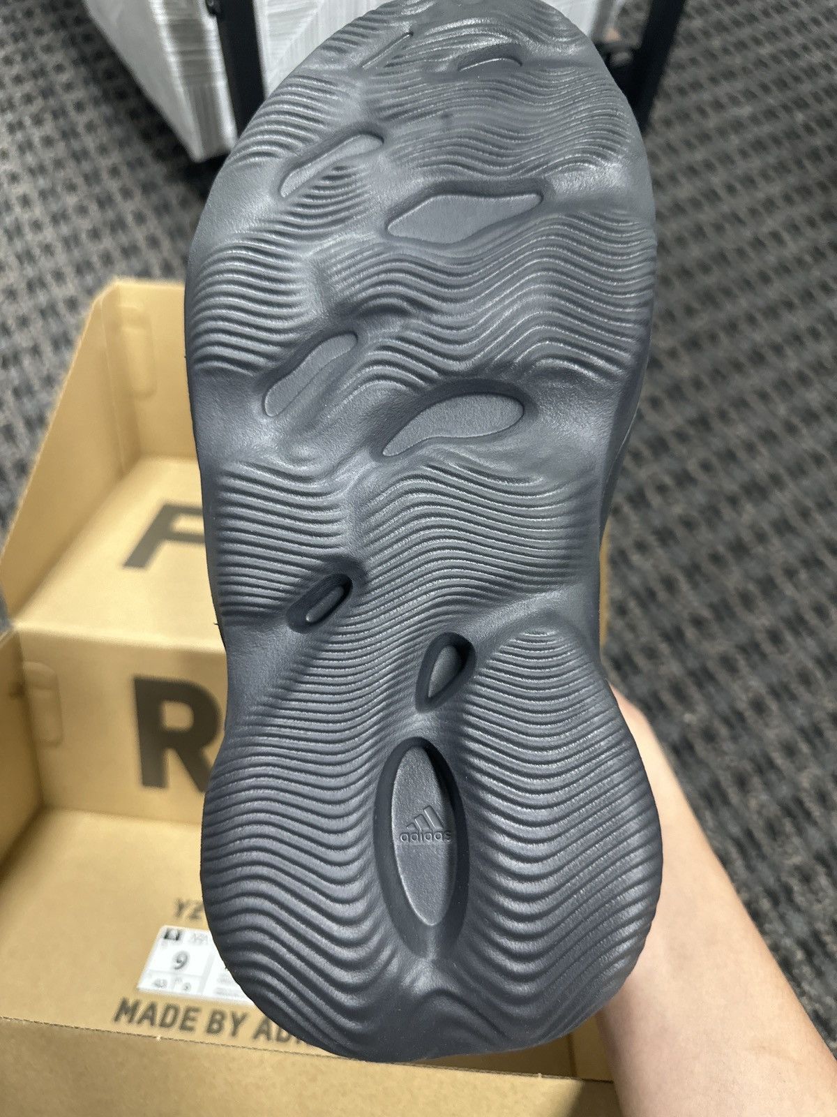 Adidas Yeezy foam runner onxy Size US 9 / EU 42 - 2 Thumbnail