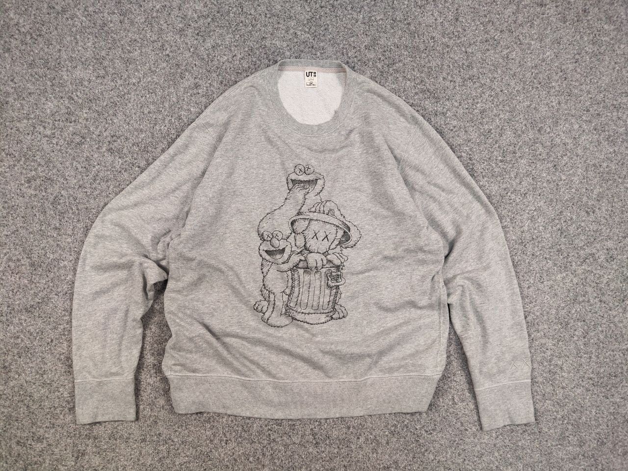 Uniqlo Uniqlo x Kaws Sesame Street Logo Gray Crew Chek Sweatshirt Size US L / EU 52-54 / 3 - 13 Thumbnail