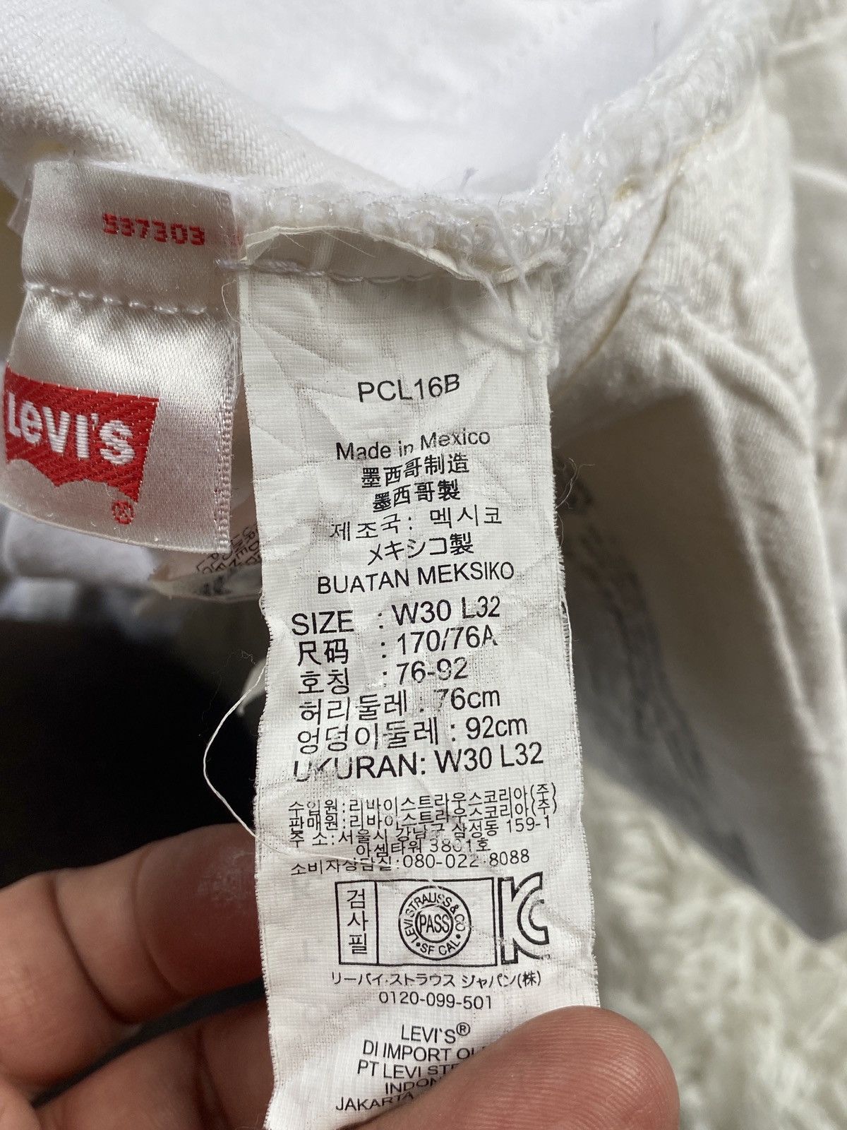 Levi's BINDING NOW‼️ Vintage Levi’s 501 jeans Size US 30 / EU 46 - 22 Thumbnail