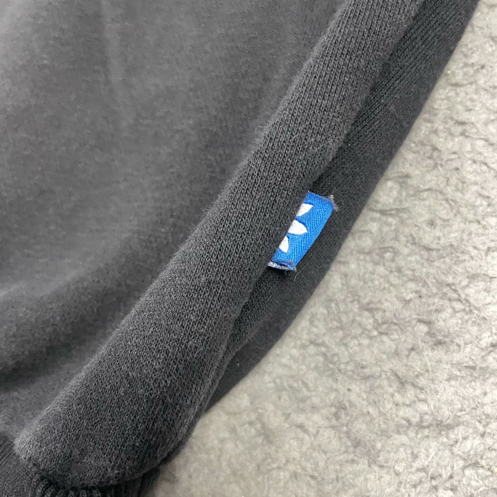 Adidas VINTAGE adidas Sweatshirt Adults Small Black Trefoil Pullover Crew Neck Essential S Men's Sweatshirt Size US S / EU 44-46 / 1 - 4 Thumbnail