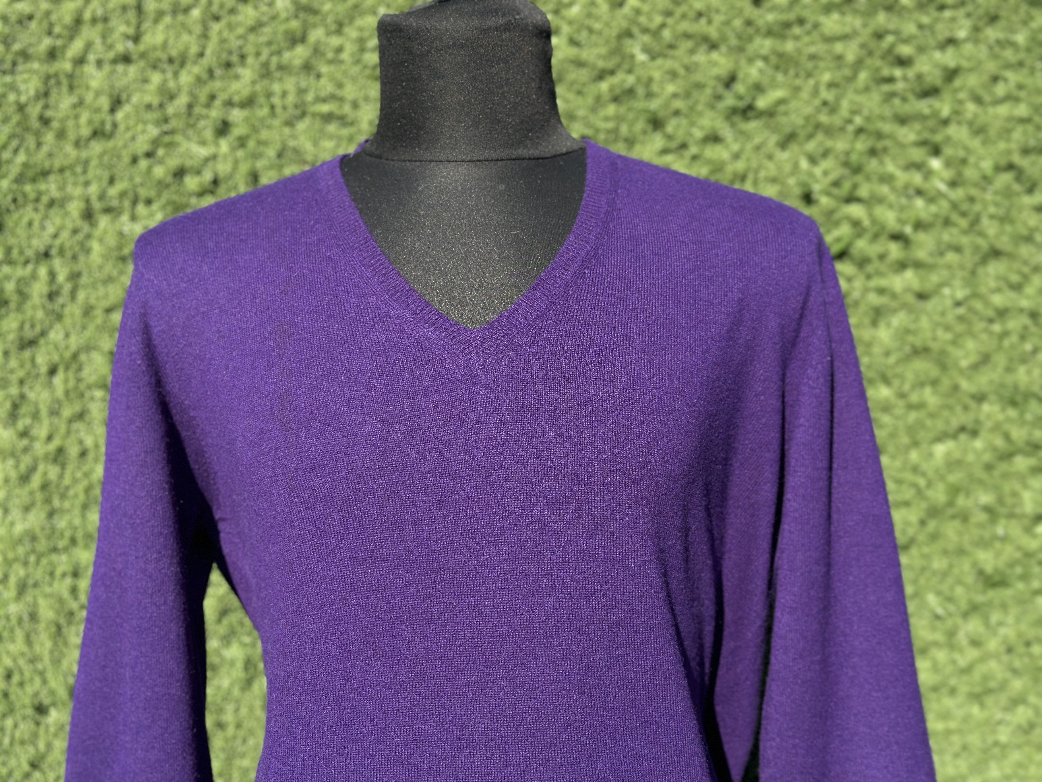 Prada Prada Men’s V-Neck Fine Wool Knit Sweater Size 52 IT L Size US L / EU 52-54 / 3 - 7 Thumbnail