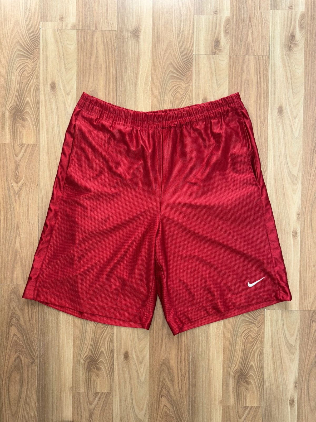 Nike Vintage Nike Mesh Basketball Shorts Red Y2K Baggy 2007 Size US 33 - 2 Thumbnail