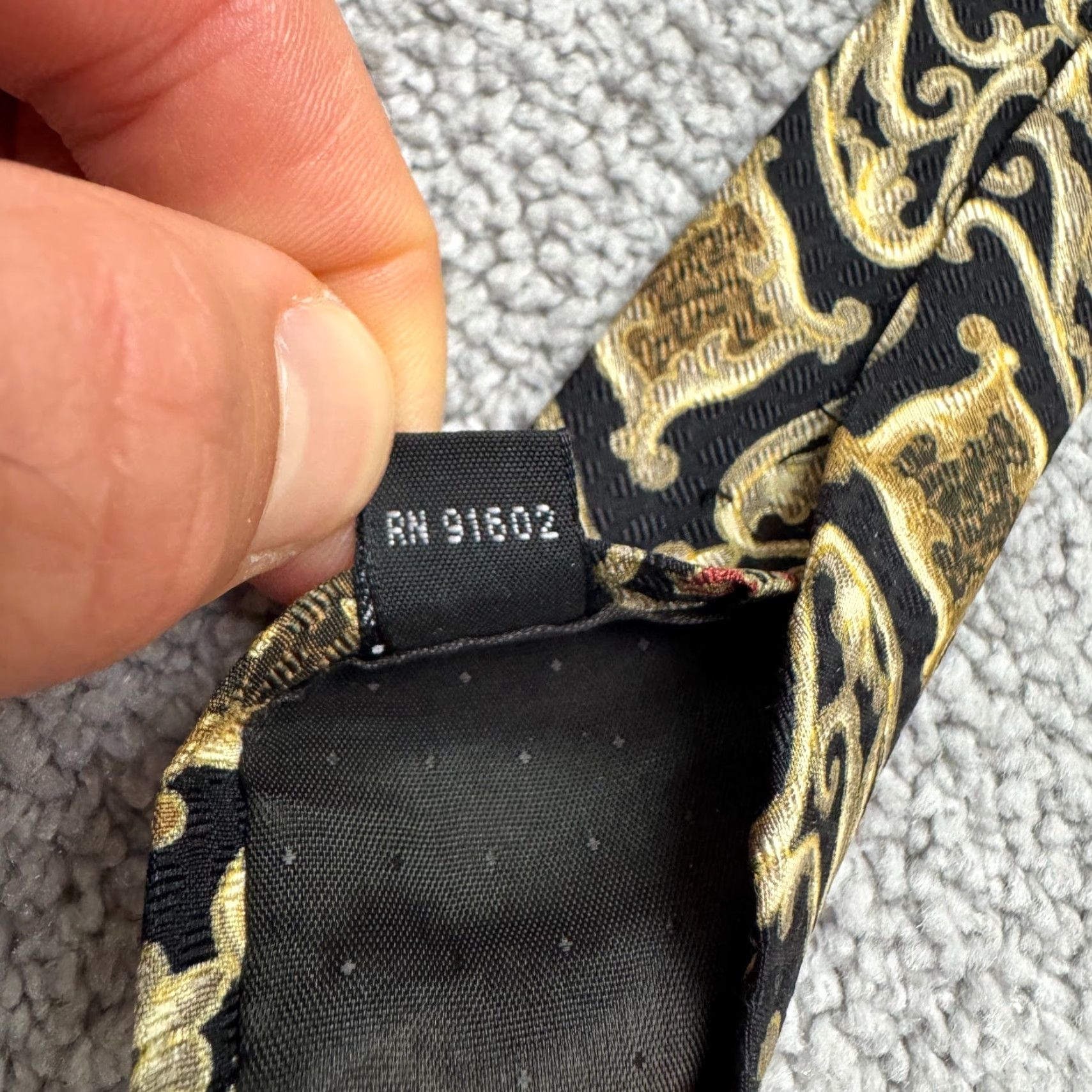 Vintage VINTAGE Enrico Coveri Tie Geometric Silk Mens Classic 57-60 length Black Gold Italy Mens Accessories Size ONE SIZE - 7 Thumbnail