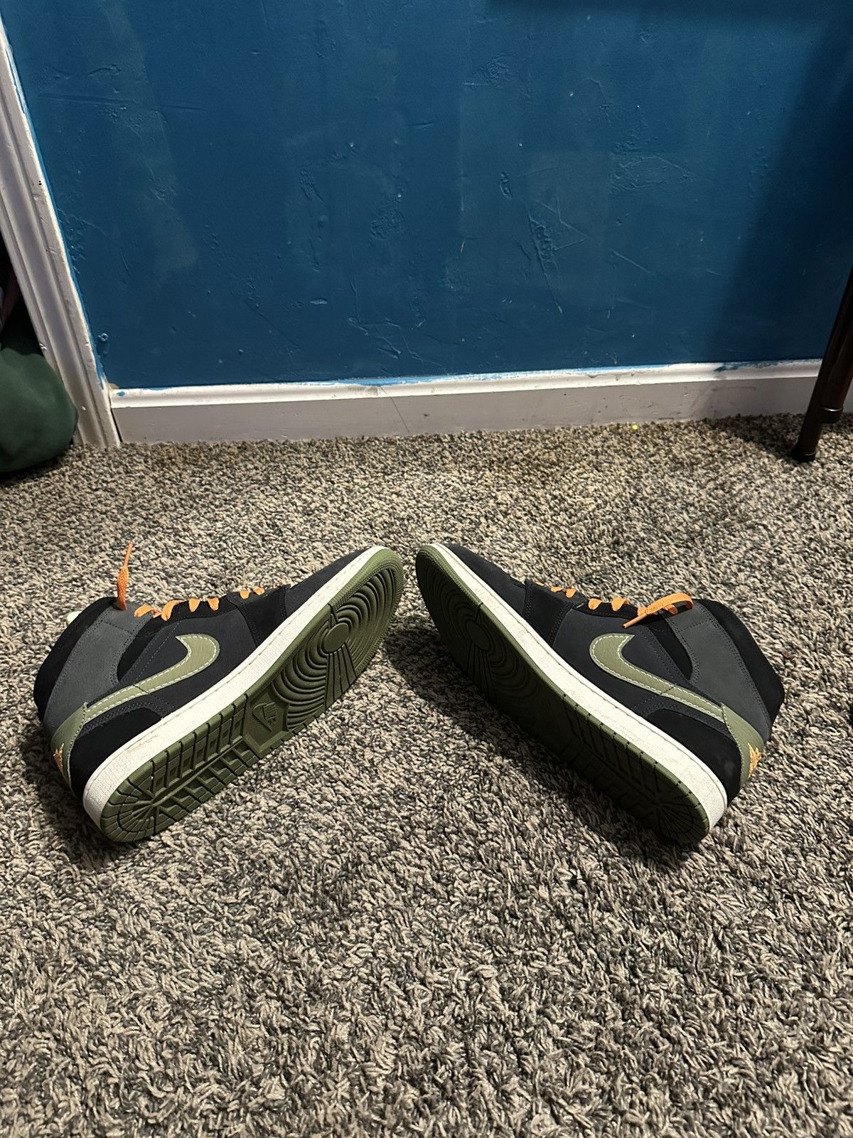 Jordan Brand Air Jordan 1 Mid SE Craft ‘Anthracite Light Olive’ Size US 13 / EU 46 - 3 Thumbnail