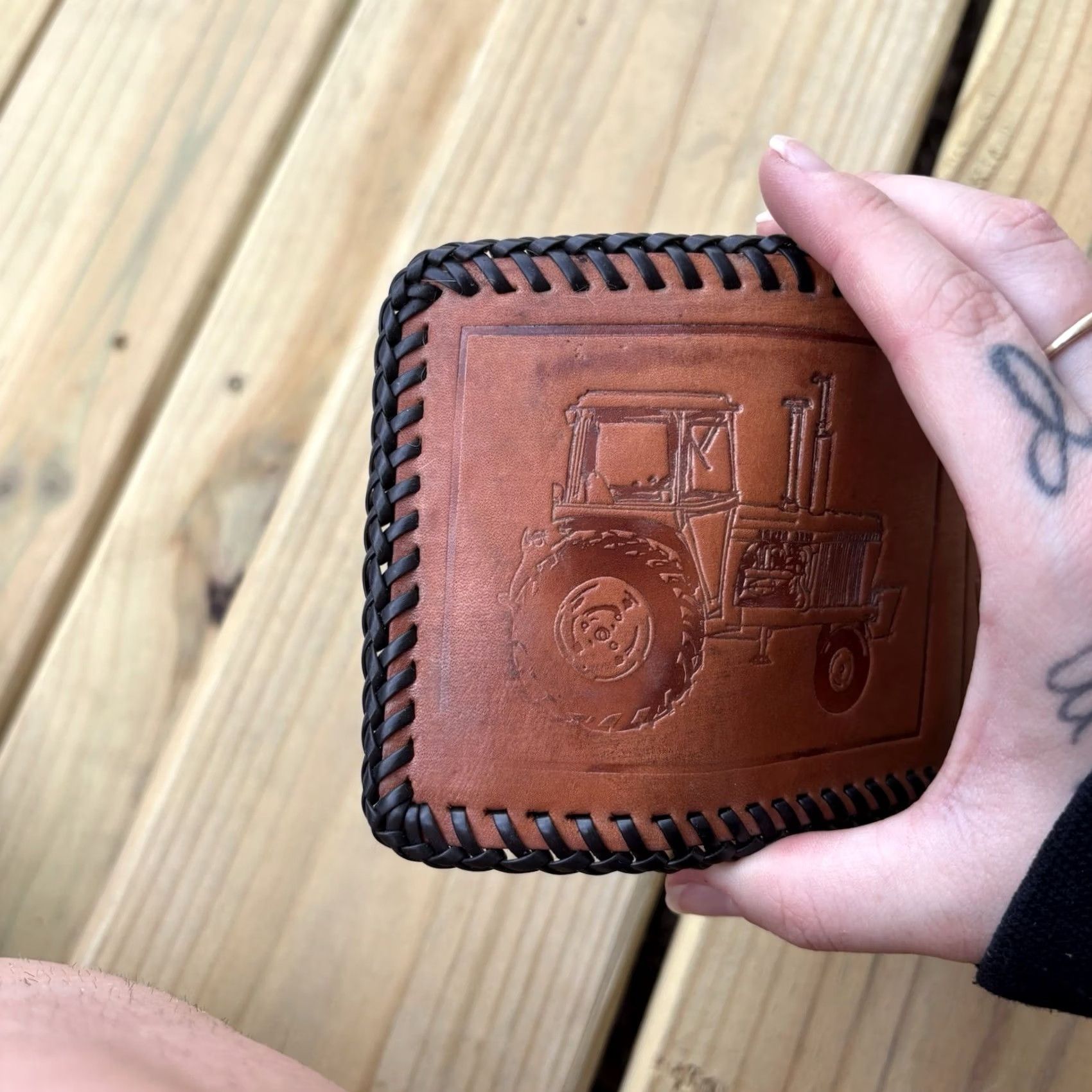 Vintage VINTAGE Wallet Leather Whipstitch Bifold Hand Tooled USA Made Trifold Cowboy Money USA Men Brown Leather Wallet Horse Eagle Pattern 9 in 4 in Fans Mrn Size ONE SIZE - 2 Thumbnail