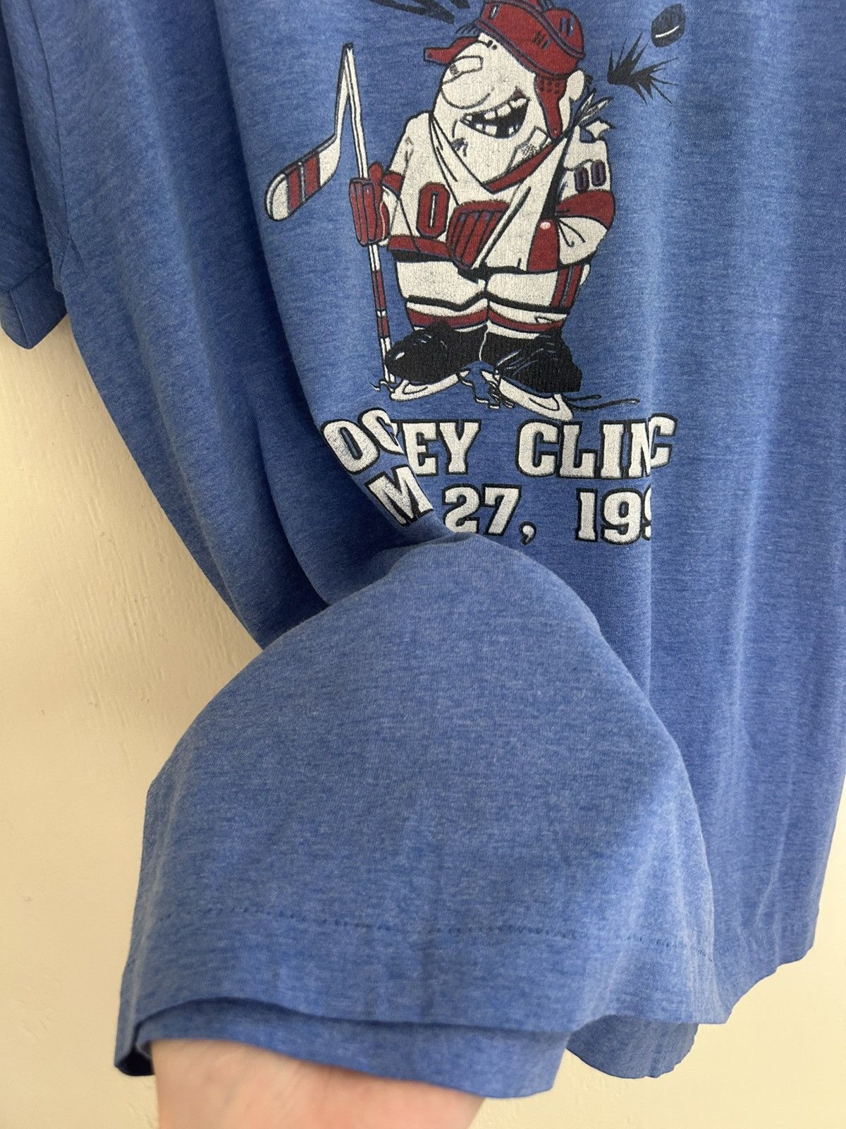 Vintage 1991 Vintage I Survived Roni’s Hockey Clinic Graphic T-shirt Size US XL / EU 56 / 4 - 4 Thumbnail