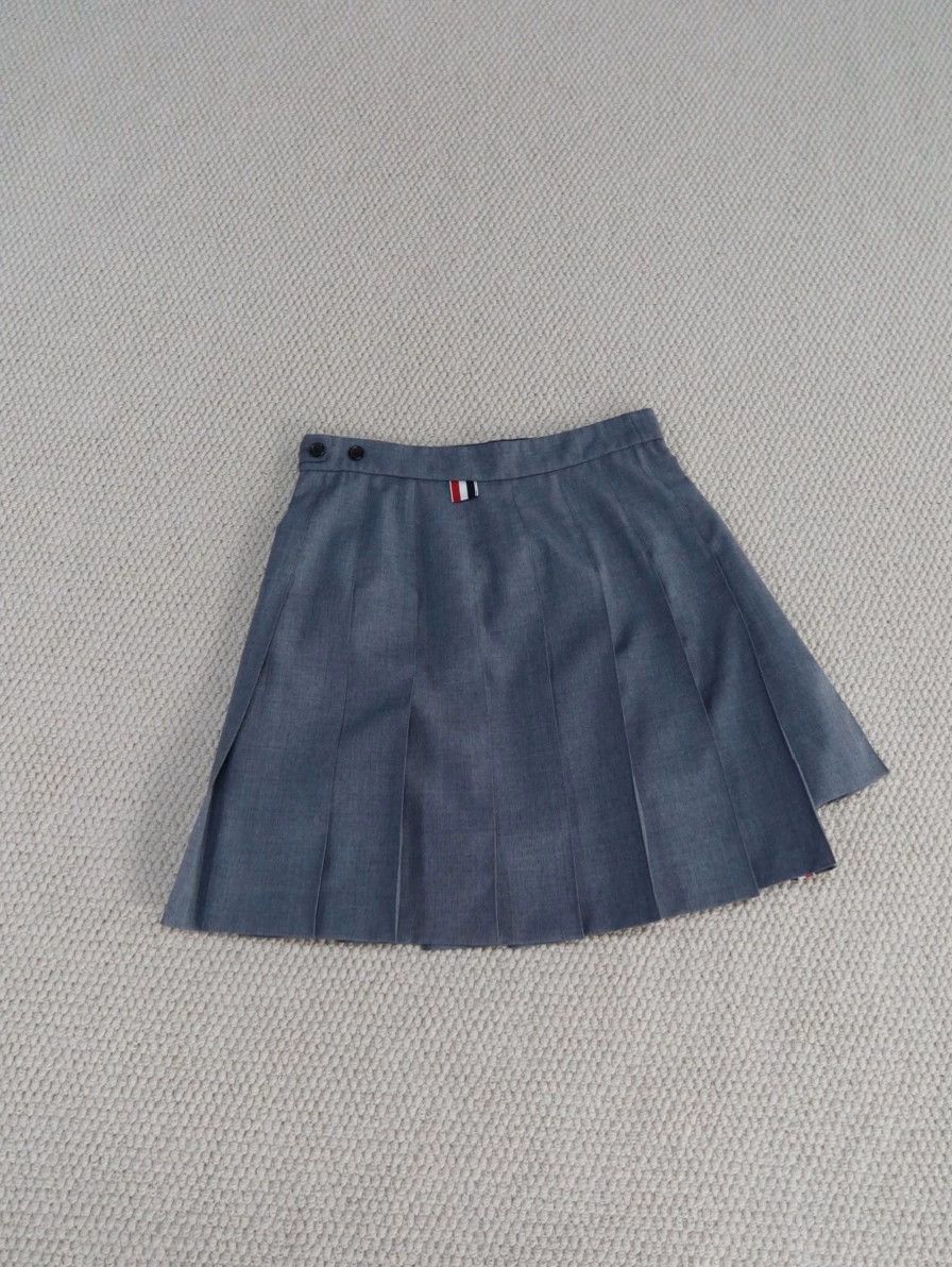 Thom Browne Classic Wool Pleated Skirt Gray 38, Women's (Size 26) — image 2 of 6