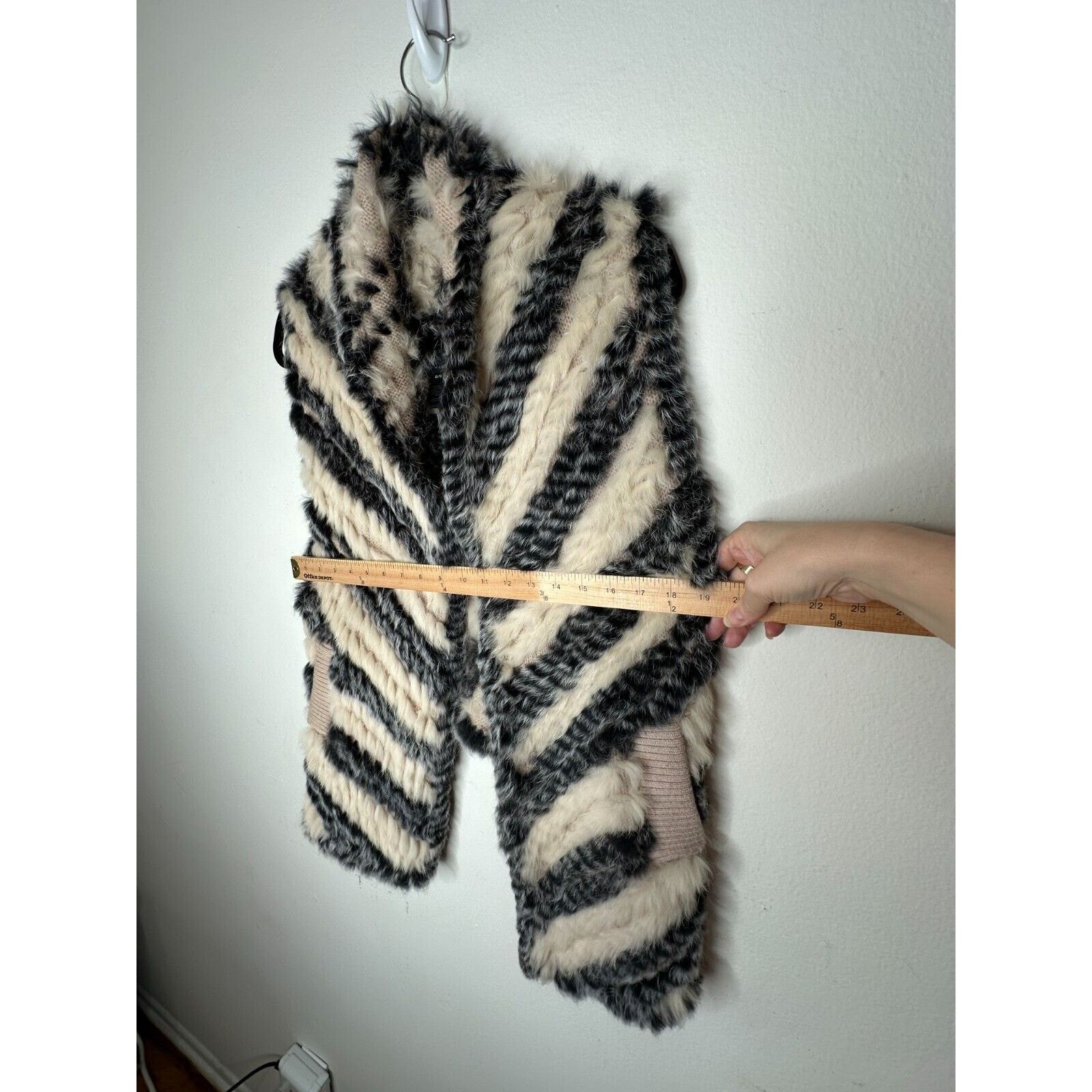Marc by Marc Jacobs Marc by Marc Jacobs Cream Black Stripe Rabbit Fur Vest OS Size ONE SIZE - 16 Thumbnail
