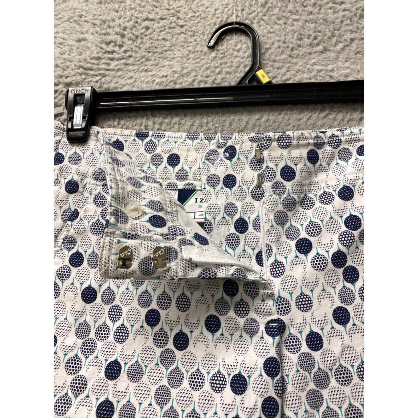 Izod IZOD Women’s 8 Bermuda Preppy Casual Stretch Shorts Geometric Multicolor Polyester Spandex High Rise Flat Front Pockets Golf Walking 8 Sz 8 / 130-15 Size 30" / US 8 / IT 44 - 2 Thumbnail