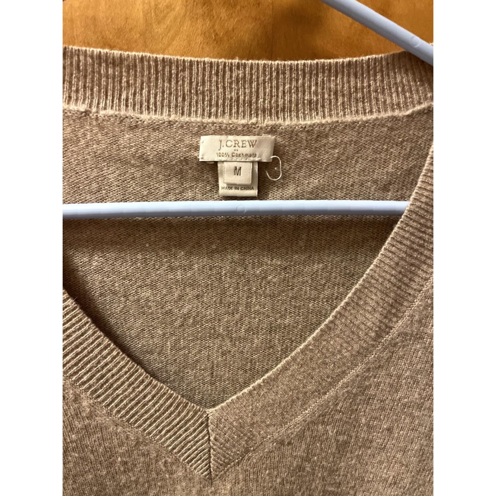 J.Crew VINTAGE J. Crew Cashmere Sweater Medium Tan Womens V-Neck Long Sleeve Rib Knit Classic Size M / US 6-8 / IT 42-44 - 3 Thumbnail
