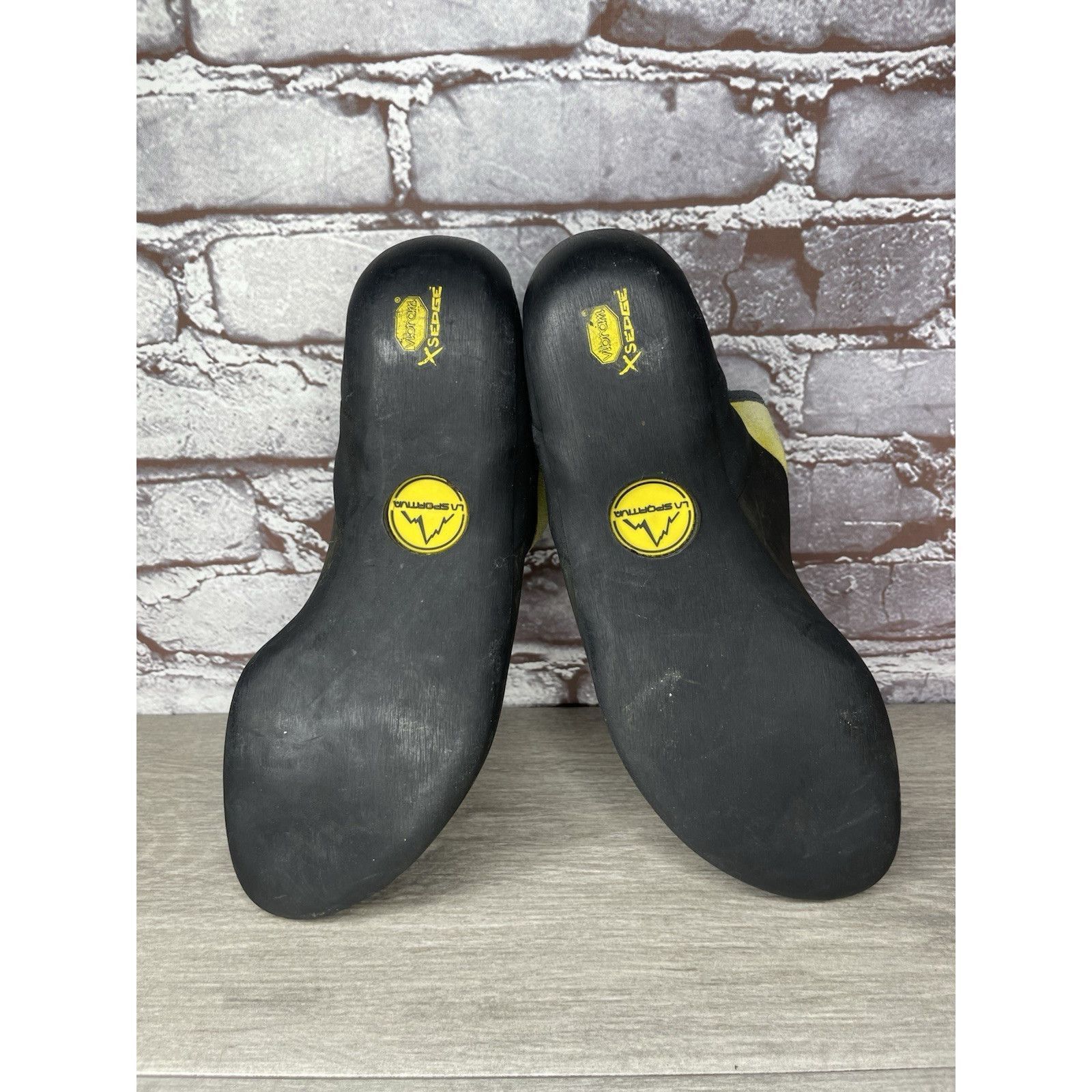 La Sportiva La Sportiva Vibram Miura Black Synthetic Yellow Climbing Sho Size US 10.5 / EU 43-44 - 9 Thumbnail